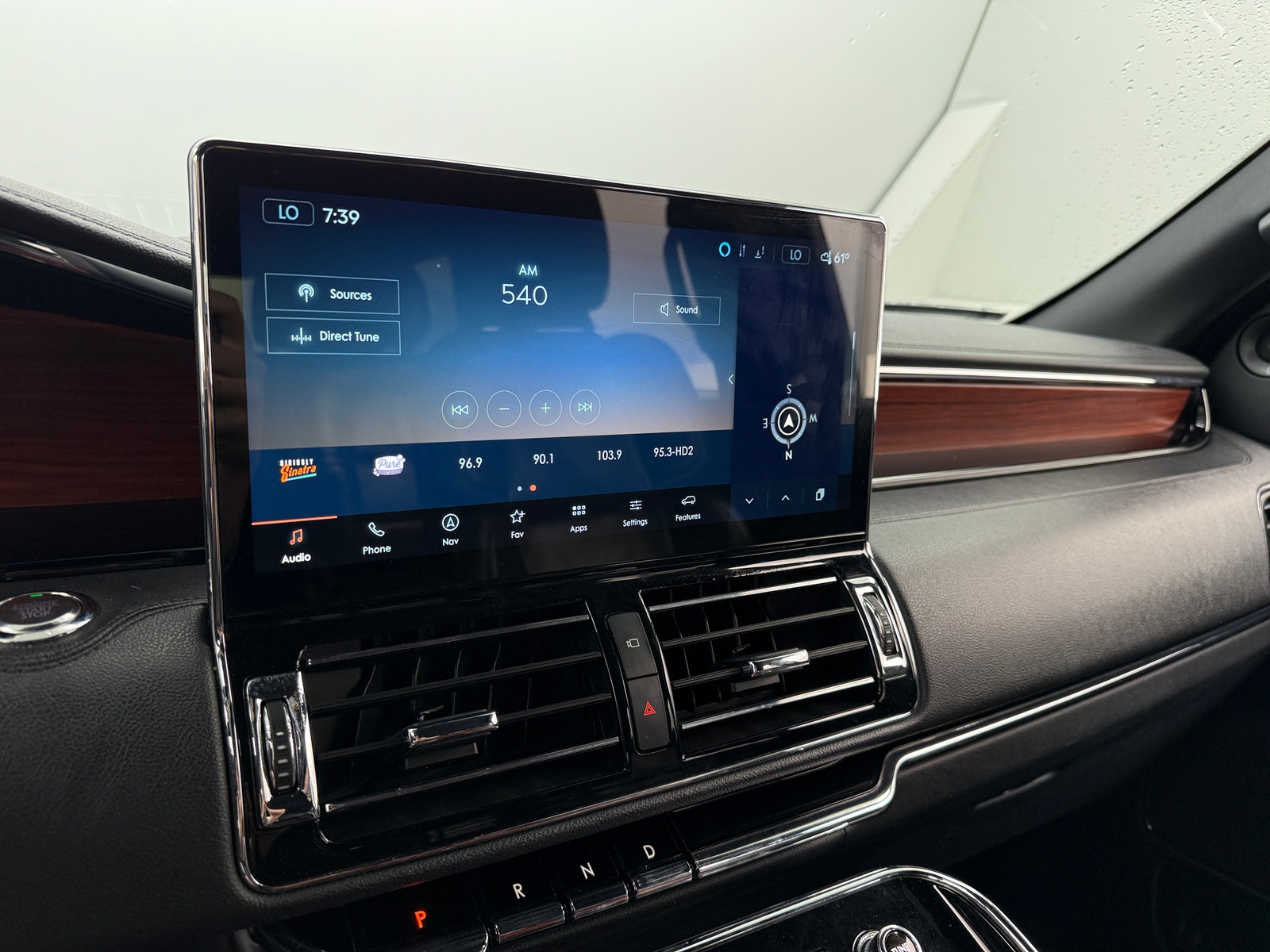 Thumbnail: 2022 Lincoln Navigator L - 3