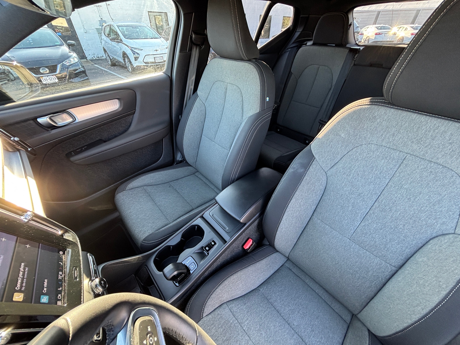 Thumbnail: 2024 Volvo XC40 - 2