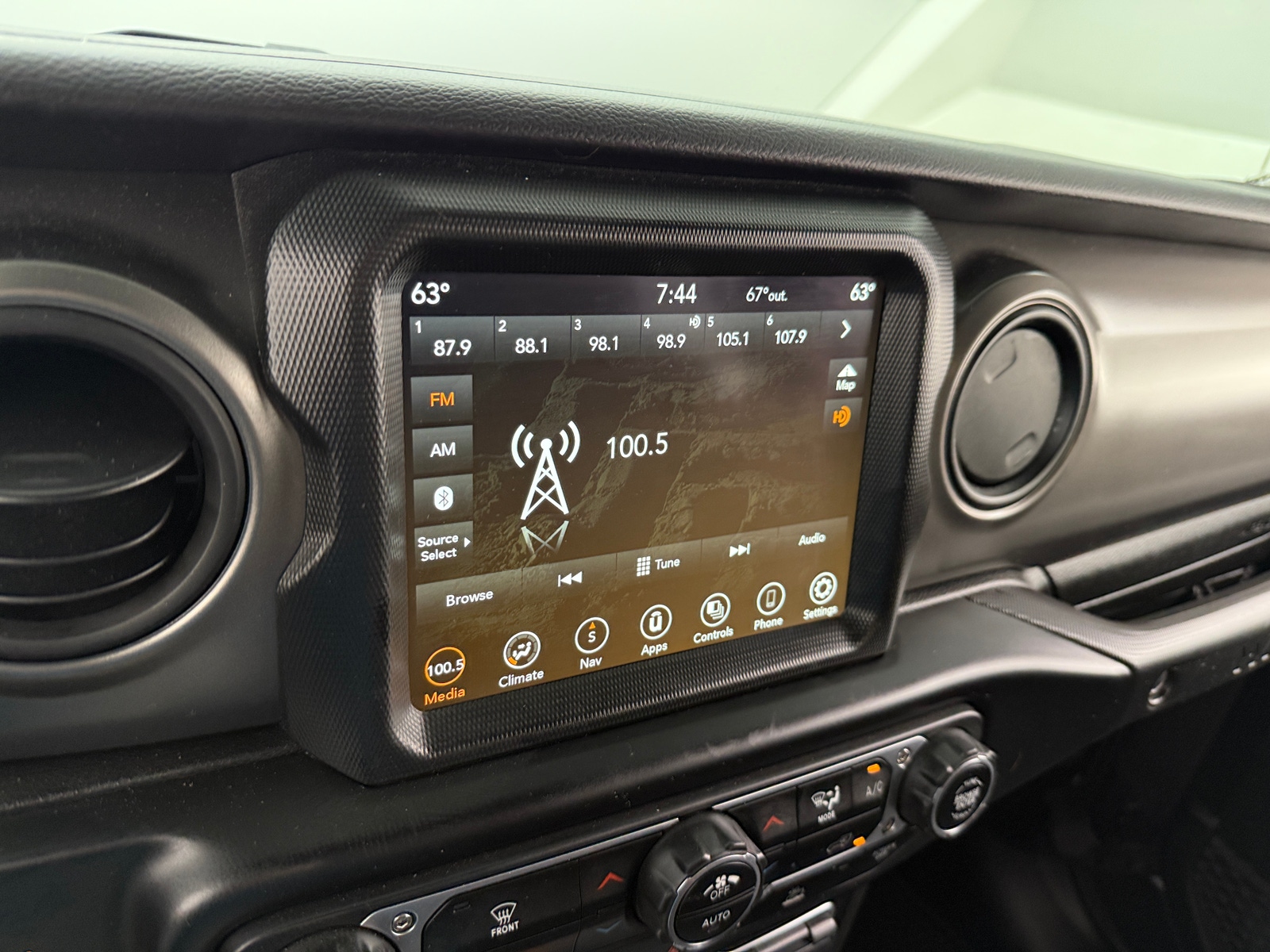 Thumbnail: 2022 Jeep Wrangler - 4