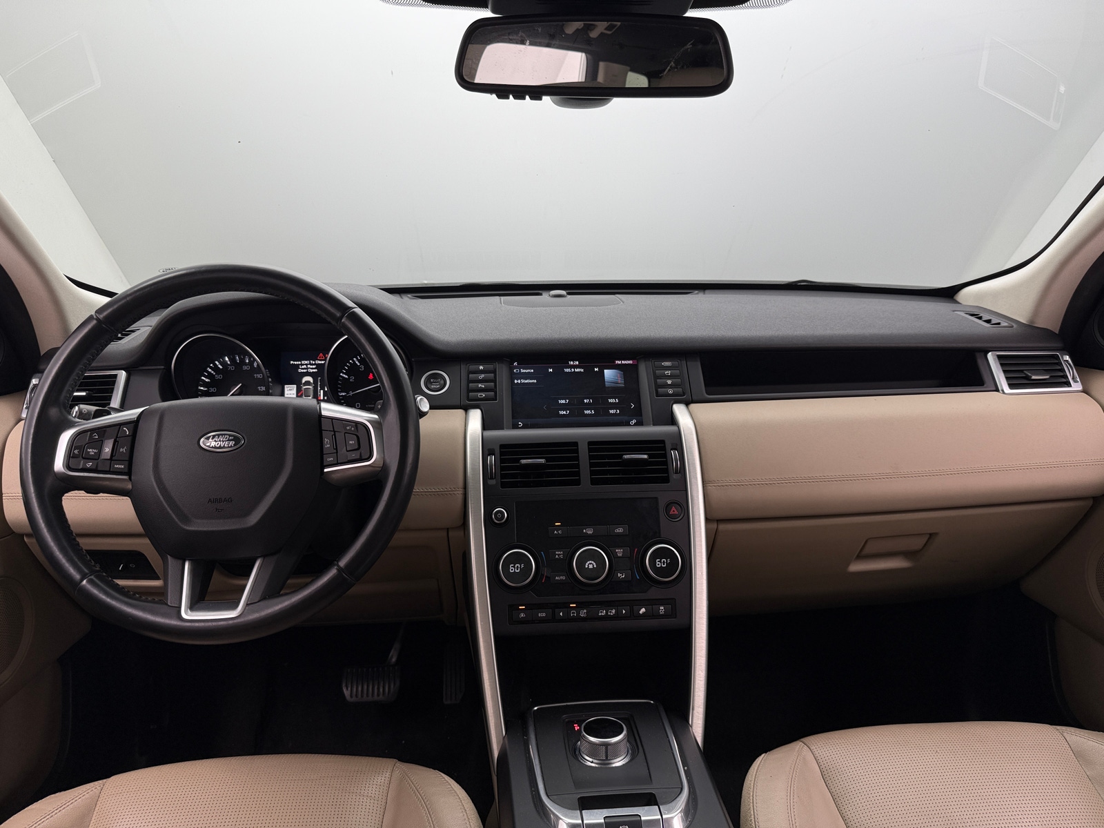 Thumbnail: 2016 Land Rover Discovery Sport - 2