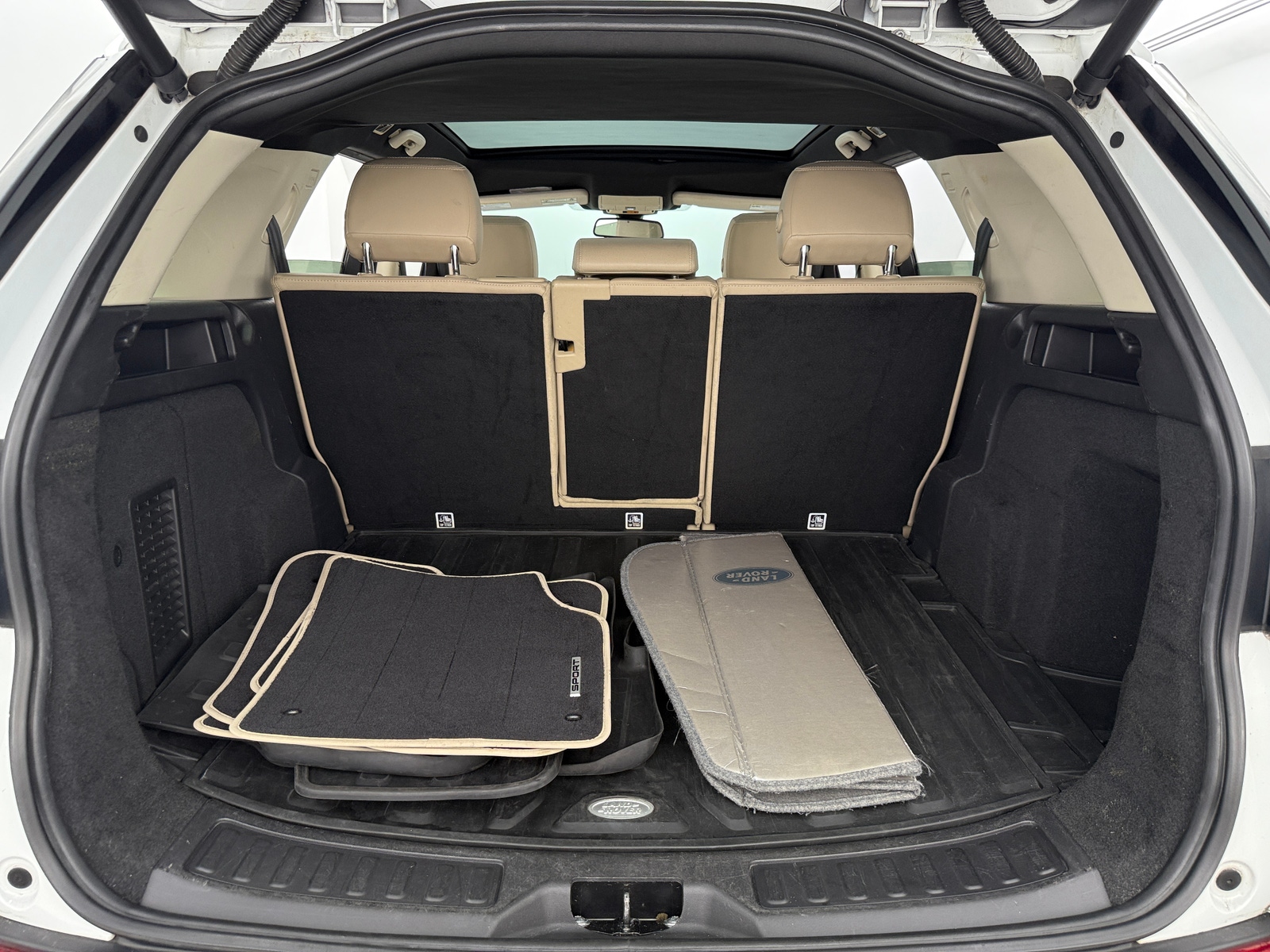 Thumbnail: 2016 Land Rover Discovery Sport - 6