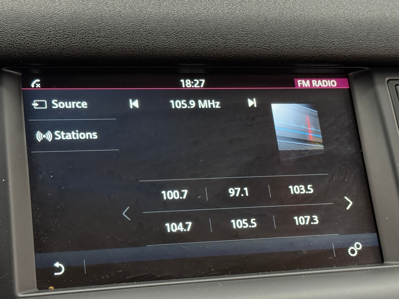 Thumbnail: 2016 Land Rover Discovery Sport - 3