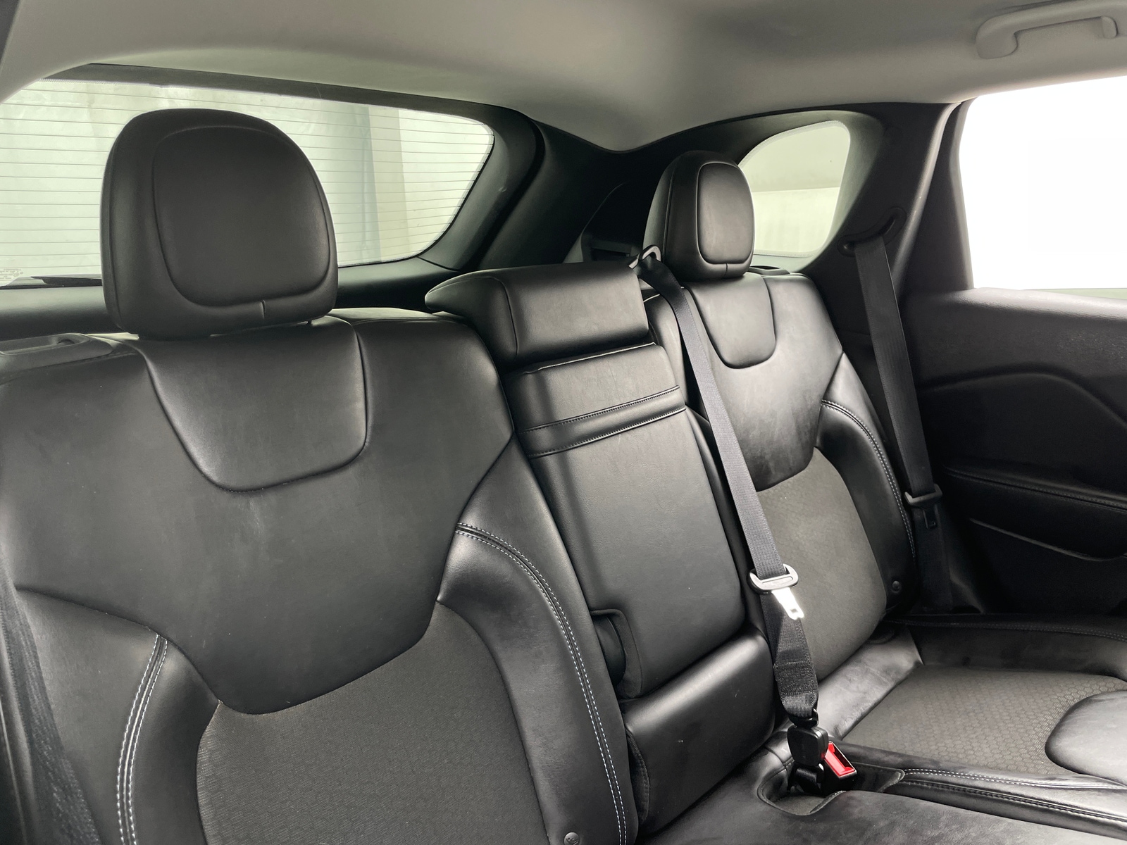 Thumbnail: 2019 Jeep Cherokee - 6