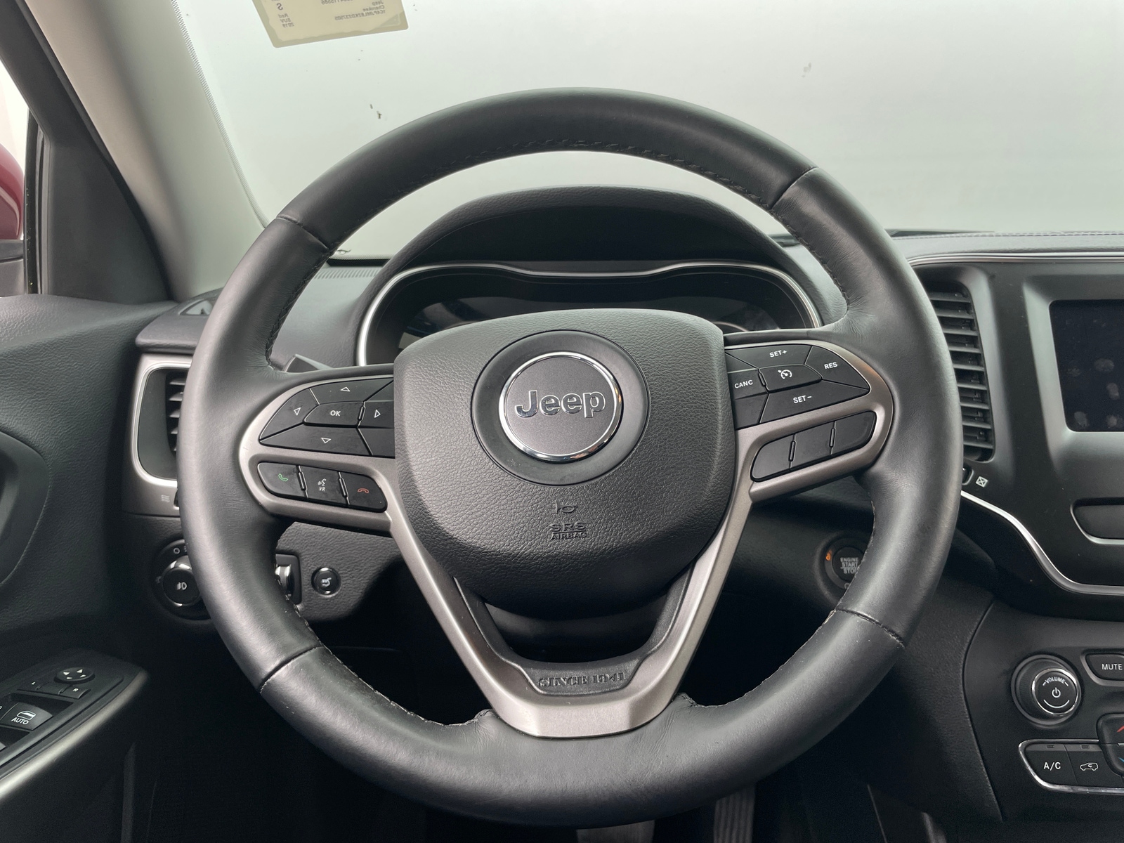 Thumbnail: 2019 Jeep Cherokee - 5