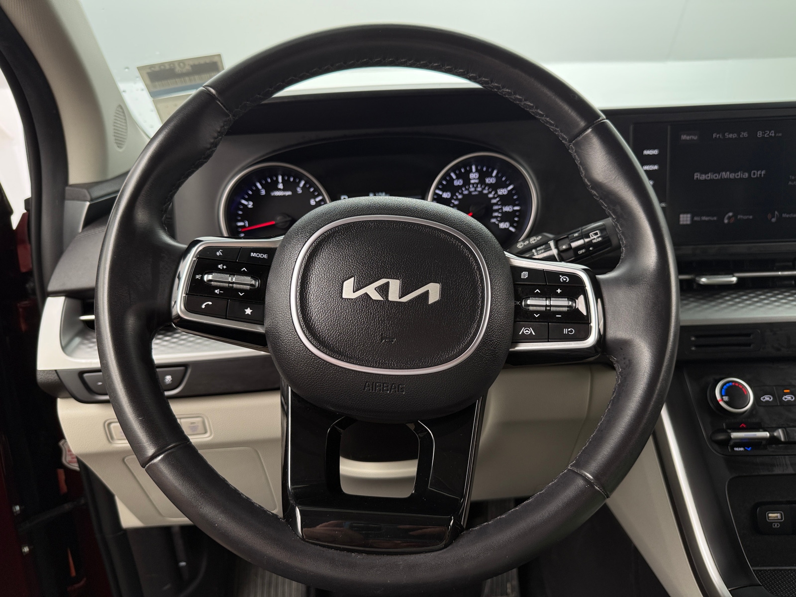 Thumbnail: 2023 Kia Carnival - 4