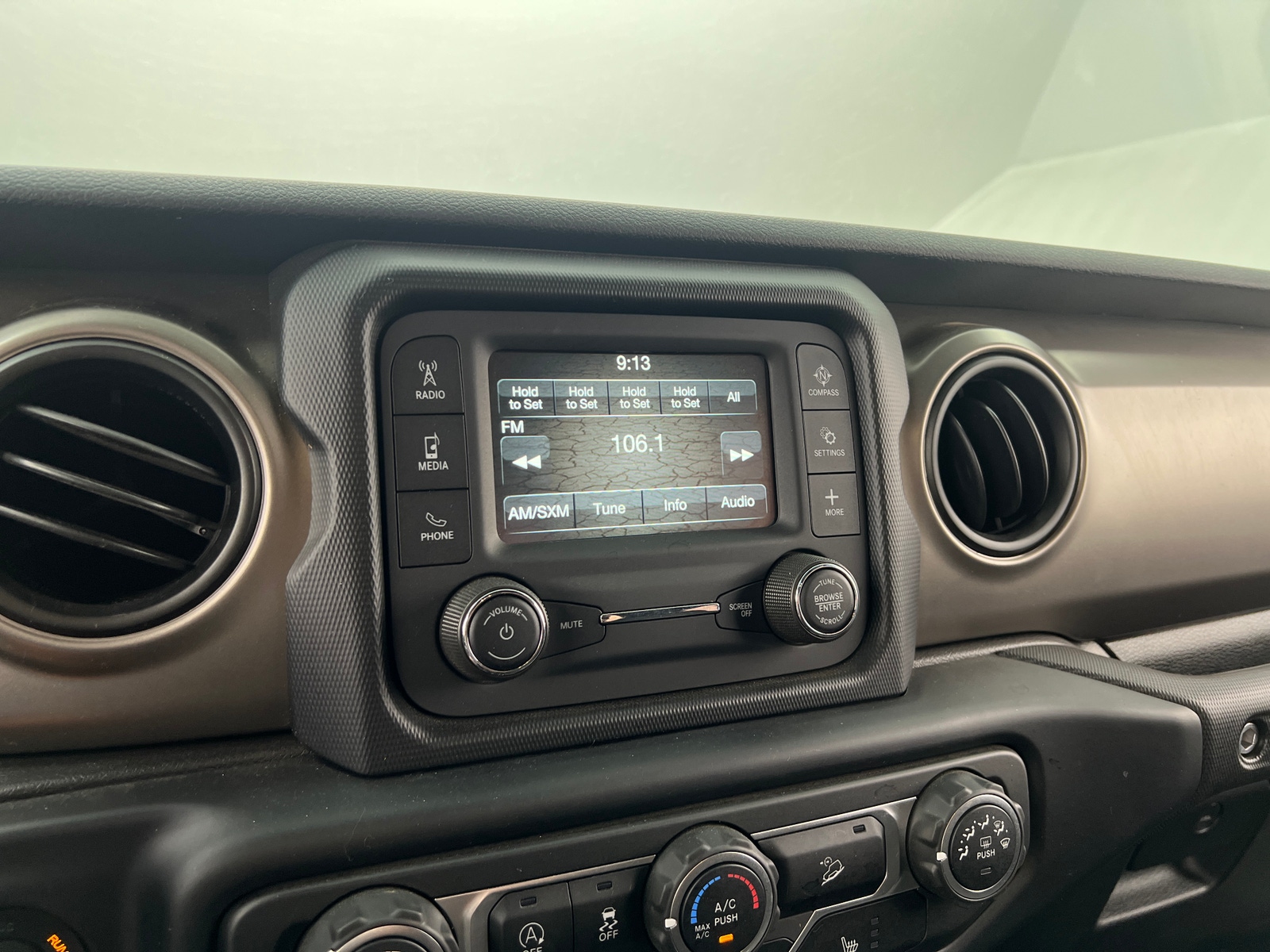 Thumbnail: 2019 Jeep Wrangler - 3