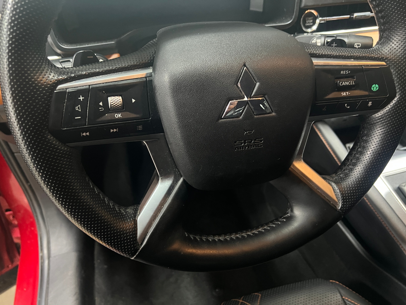 Thumbnail: 2024 Mitsubishi Outlander - 4