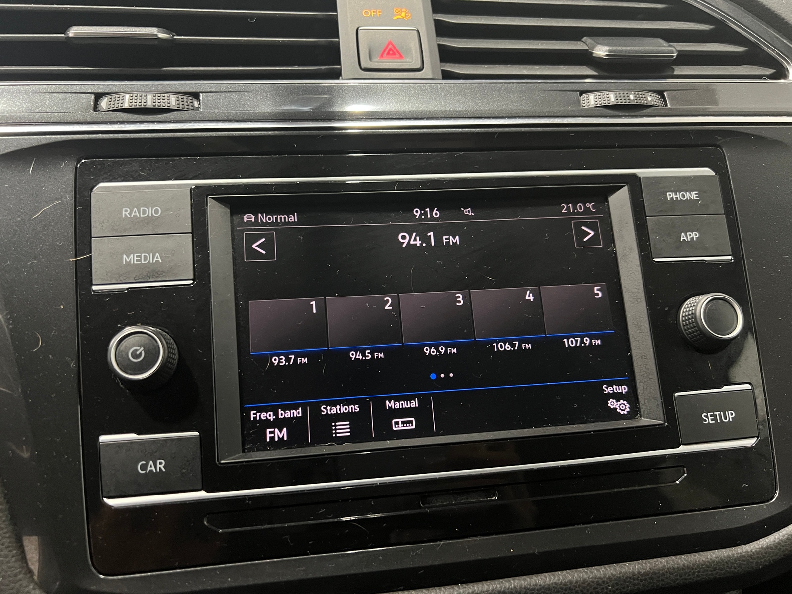 Thumbnail: 2018 Volkswagen Tiguan - 4