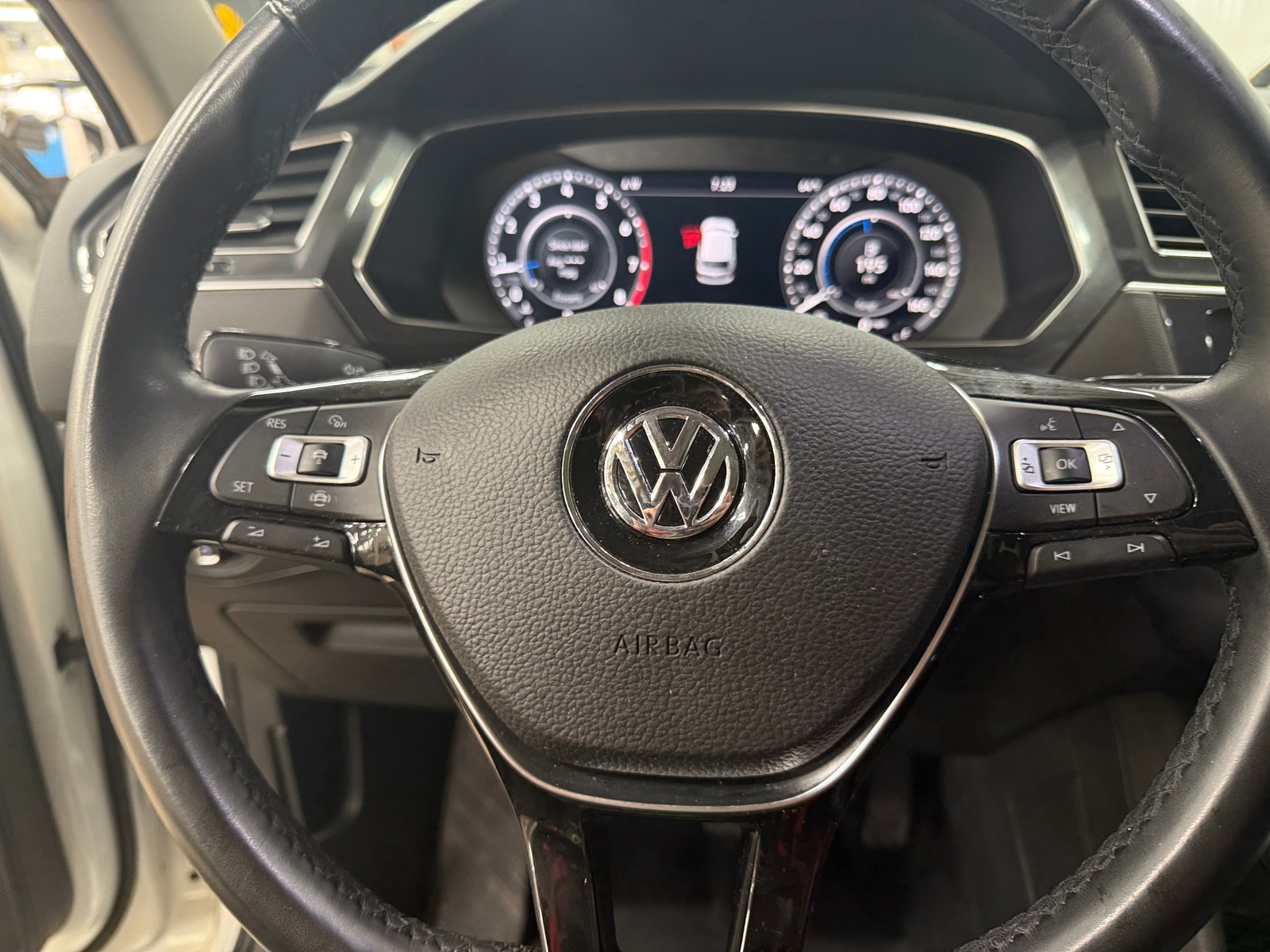 Thumbnail: 2019 Volkswagen Tiguan - 4