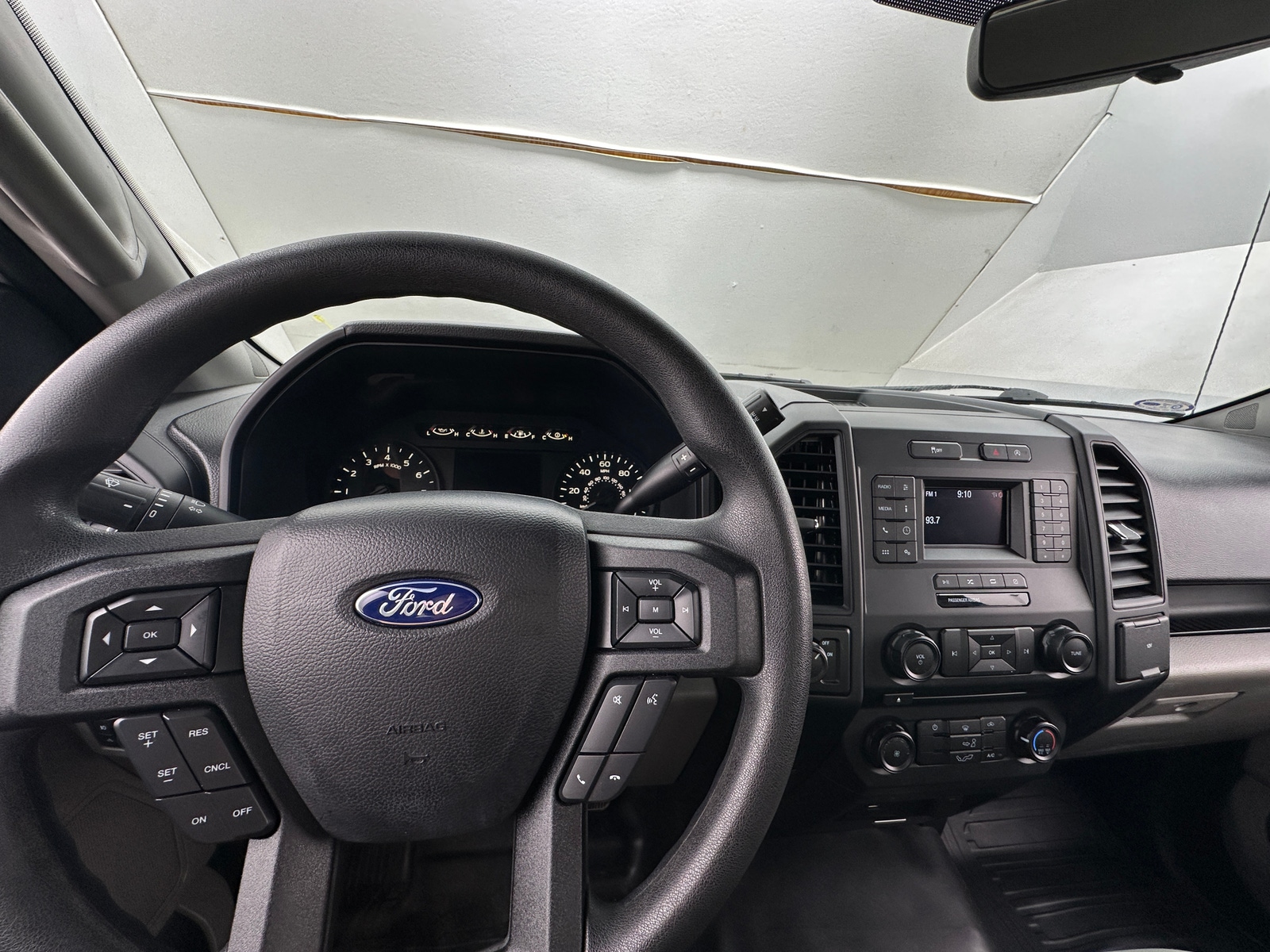 Thumbnail: 2018 Ford Econoline - 3