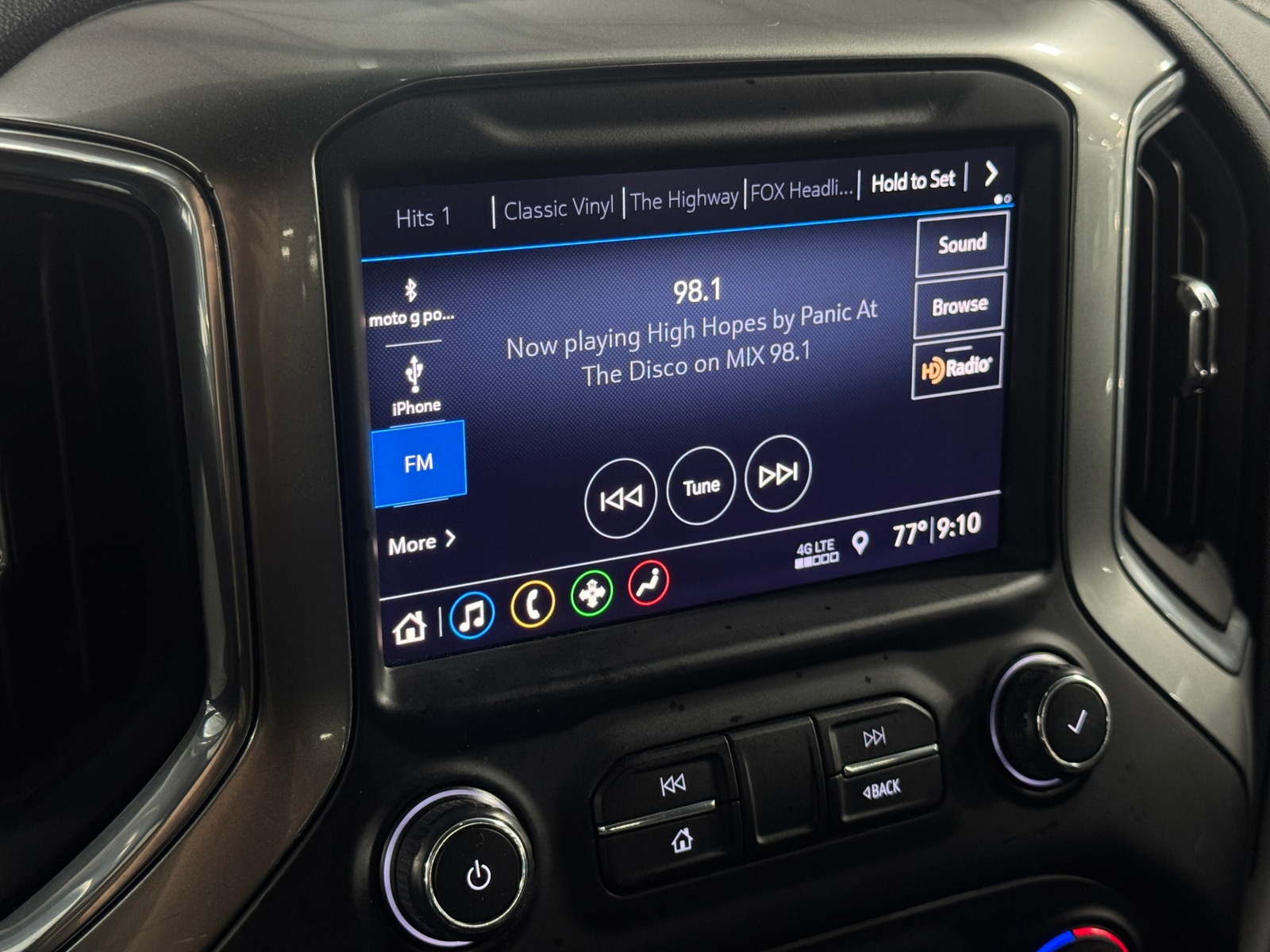 Thumbnail: 2019 Chevrolet Silverado 1500 - 4