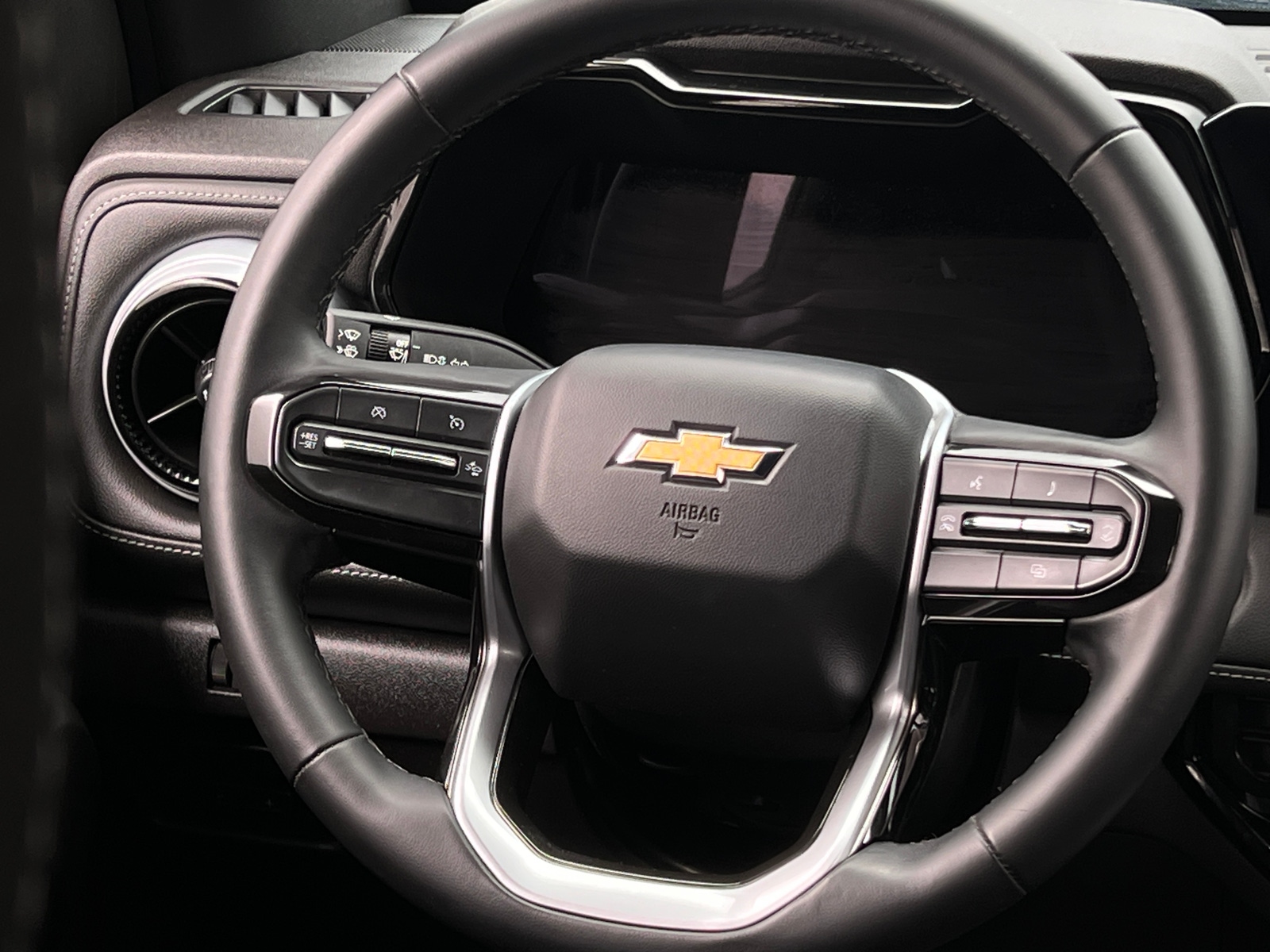 Thumbnail: 2023 Chevrolet Colorado - 5