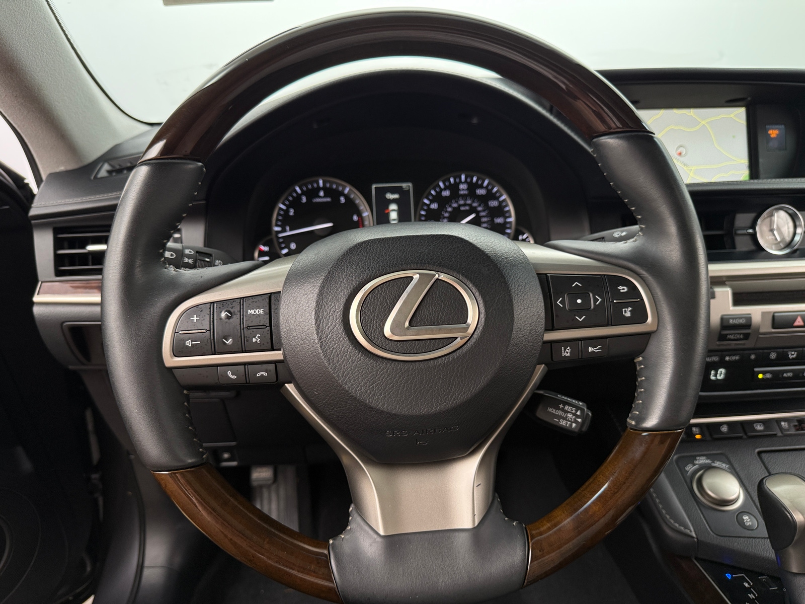 Thumbnail: 2017 Lexus ES - 4