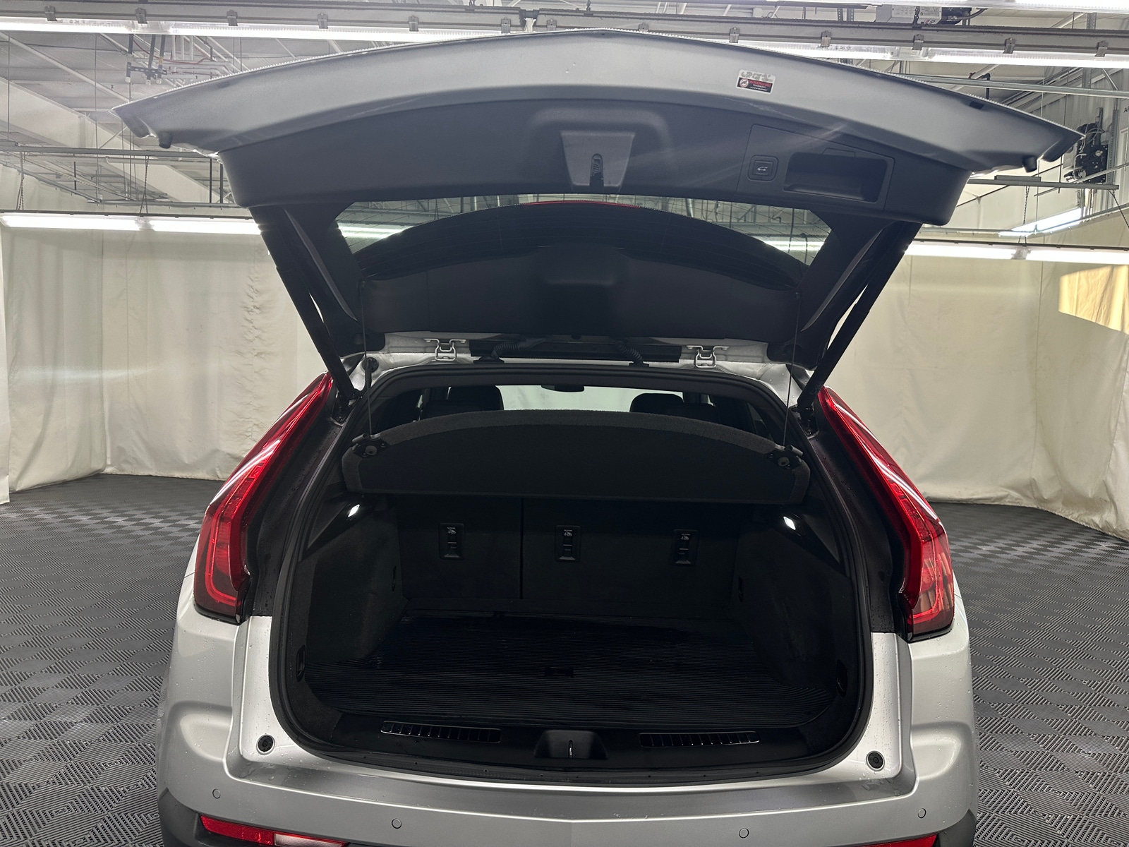 Thumbnail: 2019 Cadillac XT4 - 6