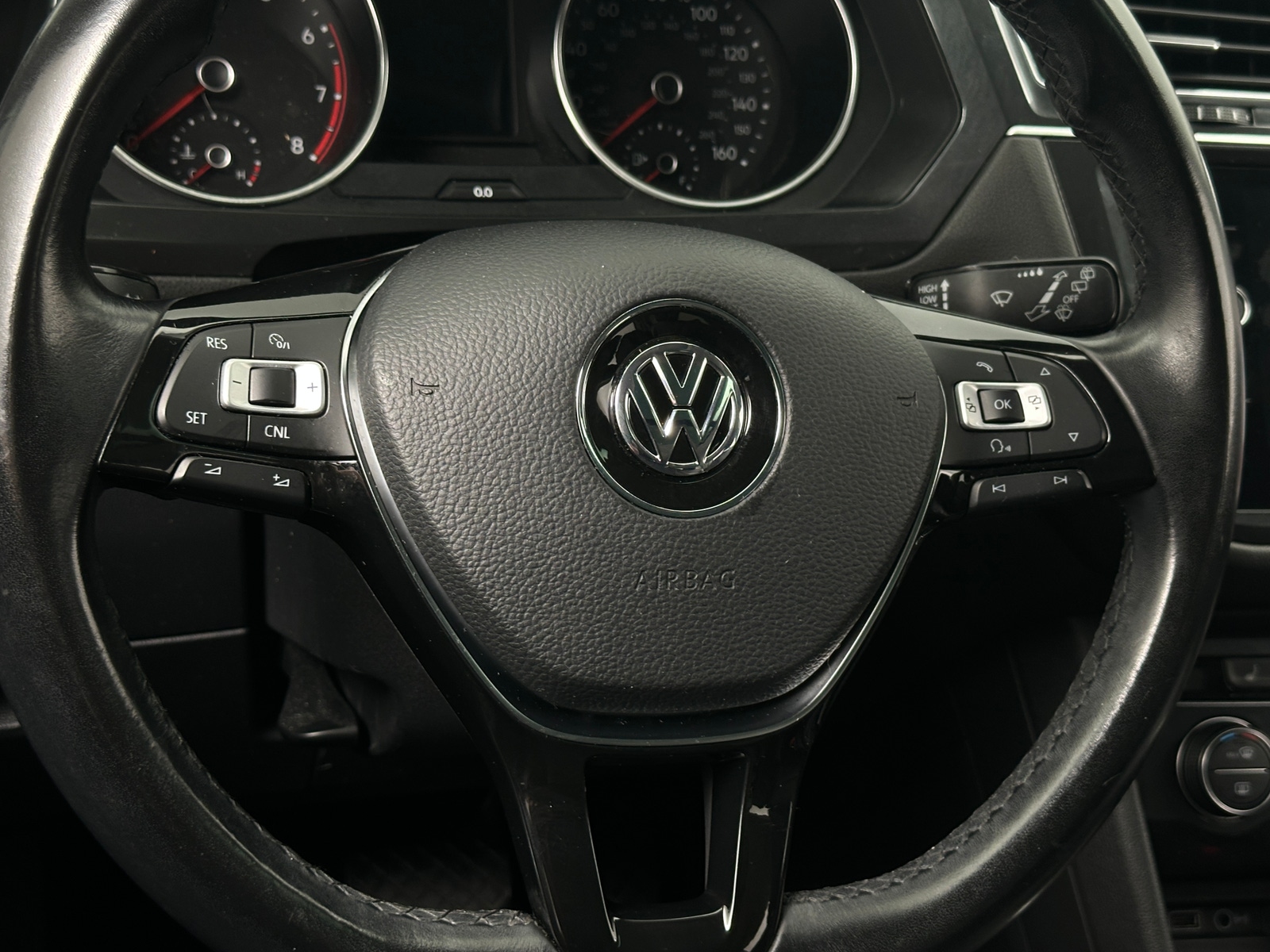 Thumbnail: 2018 Volkswagen Tiguan - 4