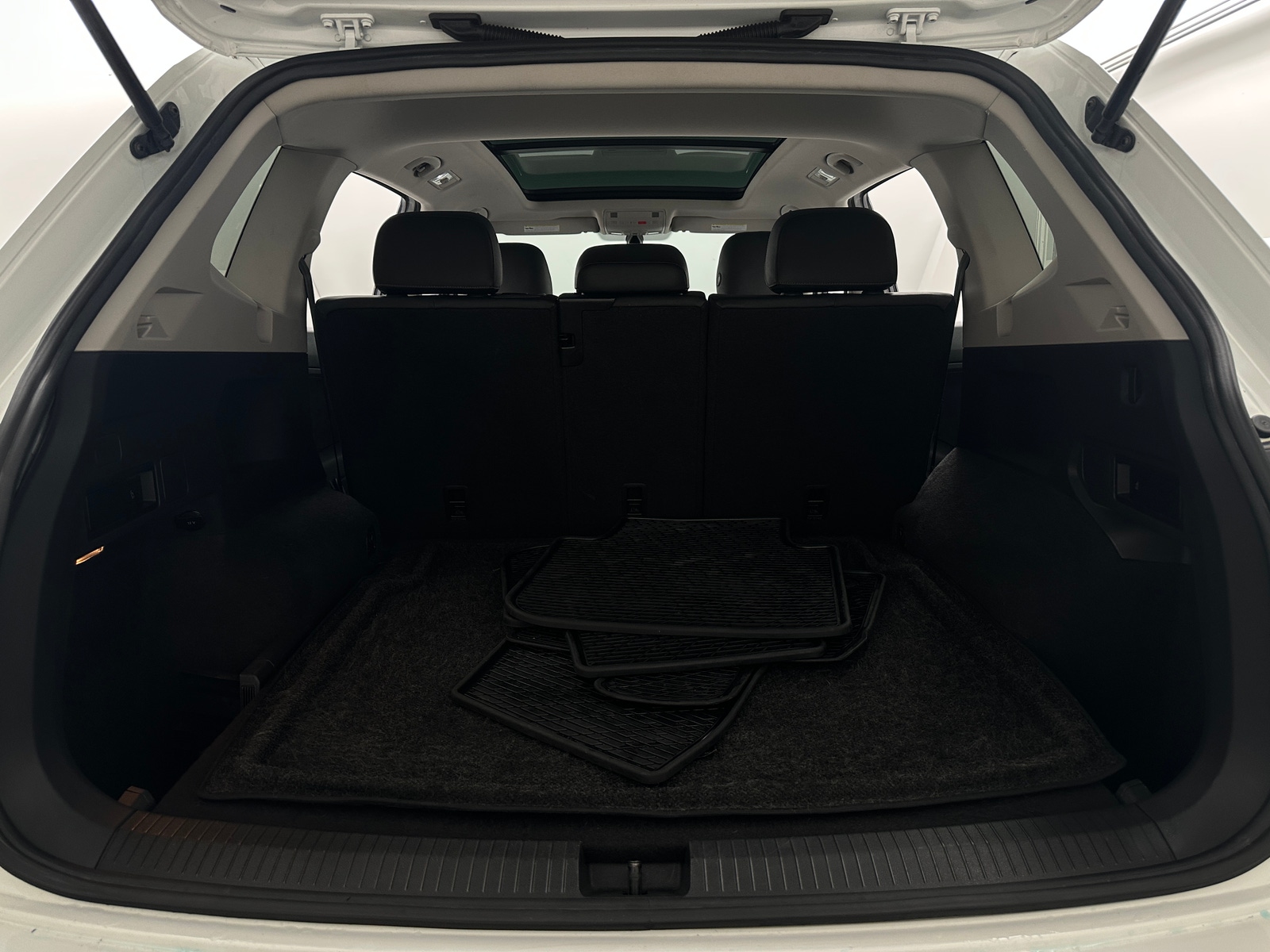 Thumbnail: 2018 Volkswagen Tiguan - 6