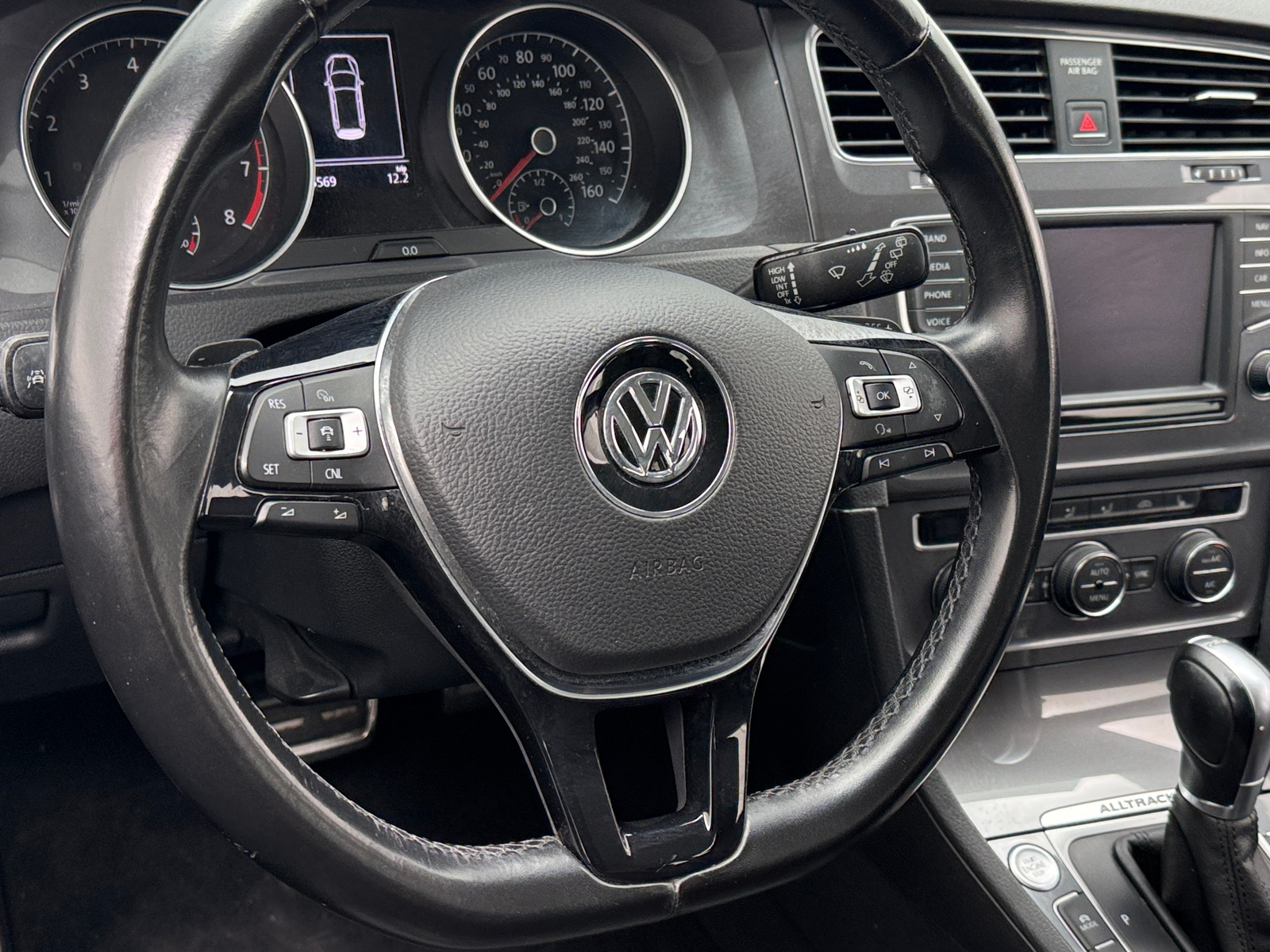 Thumbnail: 2017 Volkswagen Golf - 4