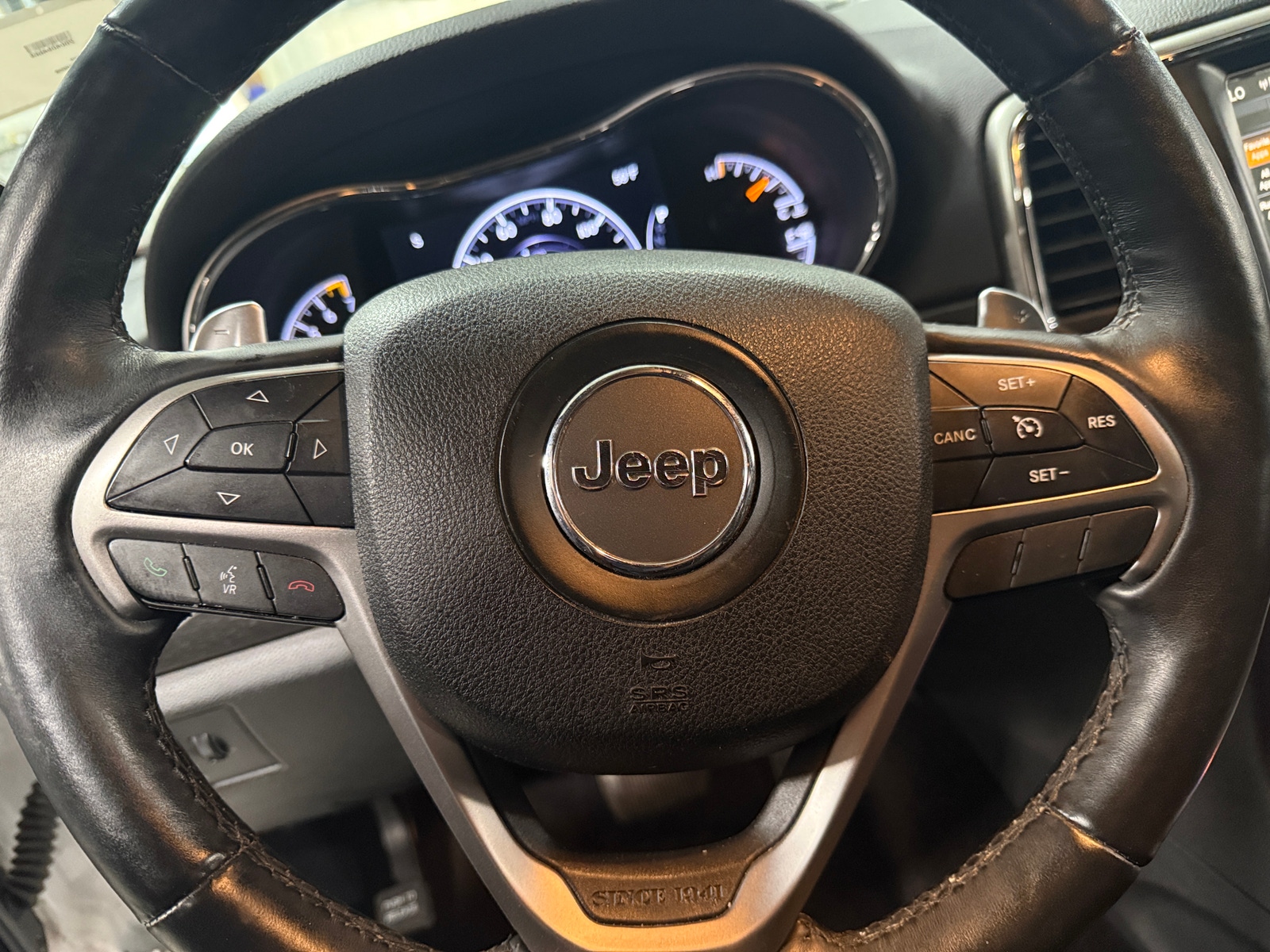 Thumbnail: 2017 Jeep Grand Cherokee - 5