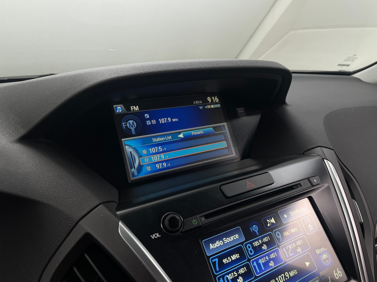 Thumbnail: 2016 Acura MDX - 3