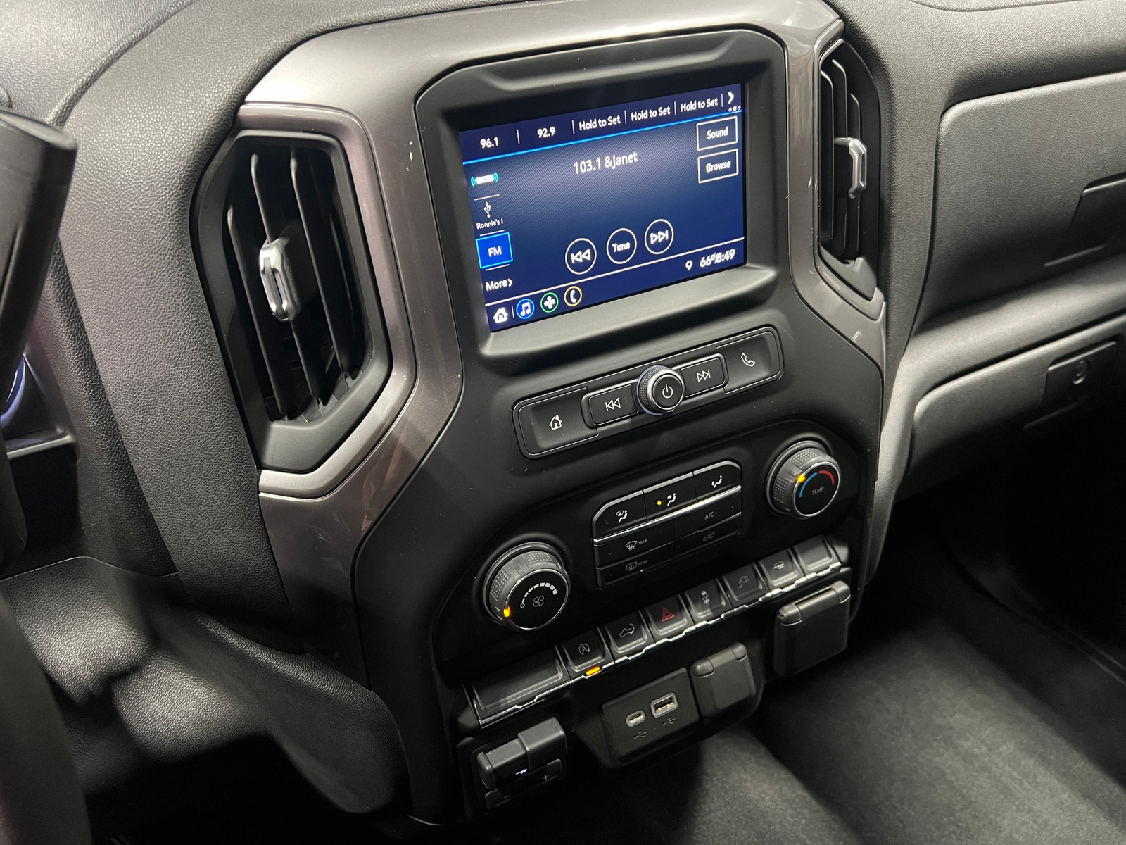 Thumbnail: 2021 Chevrolet Silverado 1500 - 4