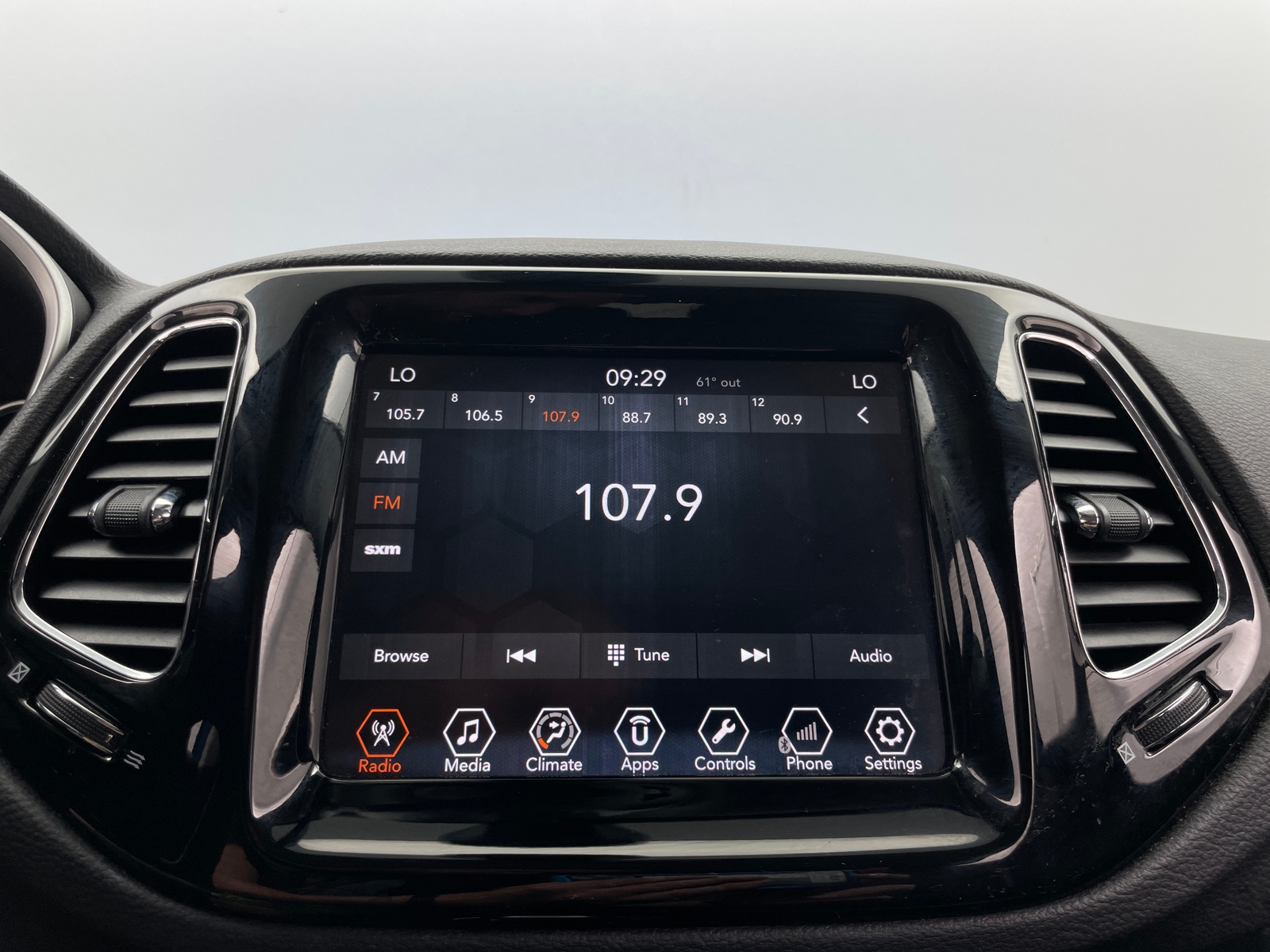 Thumbnail: 2018 Jeep Compass - 3
