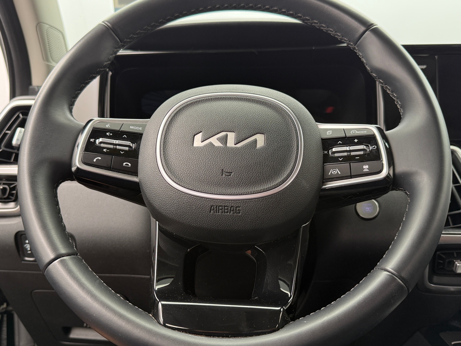 Thumbnail: 2023 Kia Sorento - 4