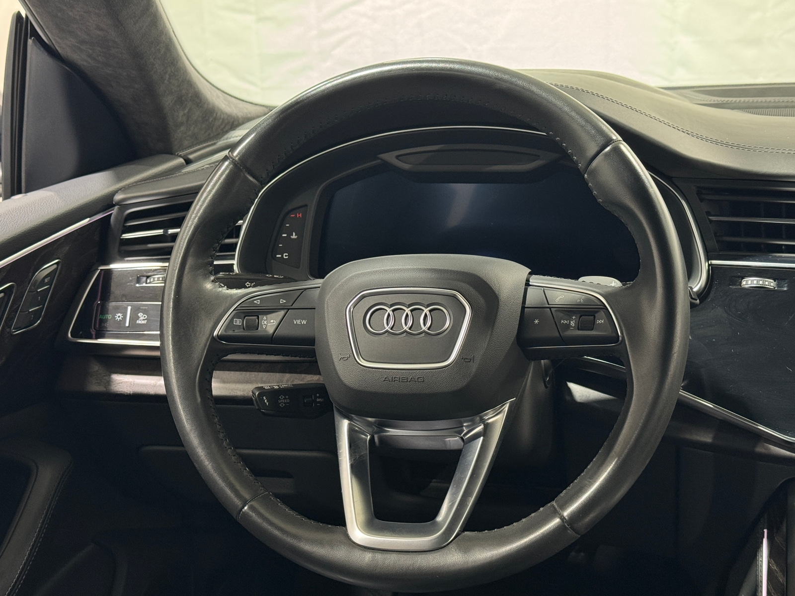 Thumbnail: 2020 Audi Q8 - 4