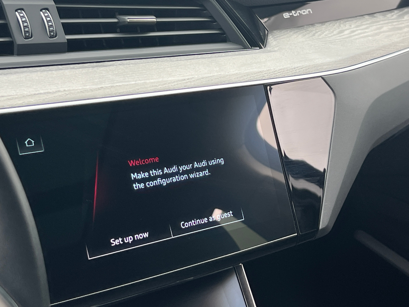 Thumbnail: 2023 Audi e-tron - 3