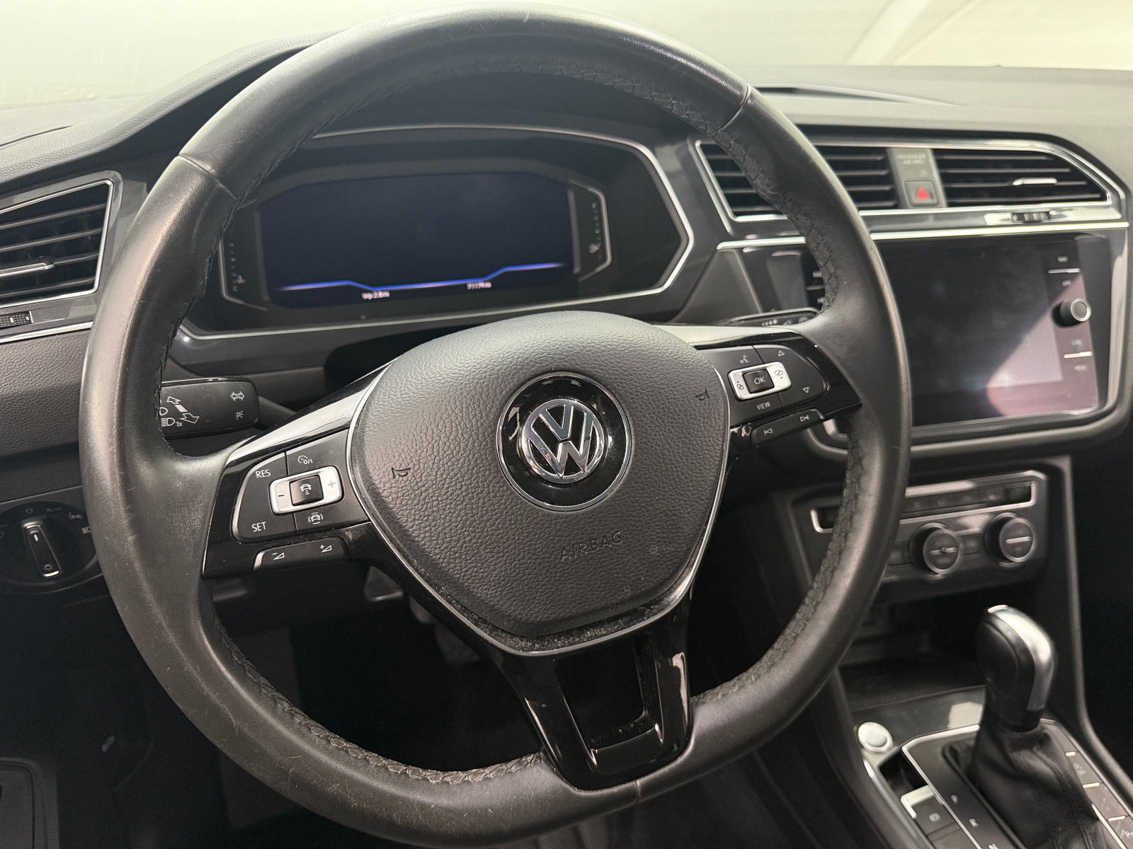 Thumbnail: 2020 Volkswagen Tiguan - 4