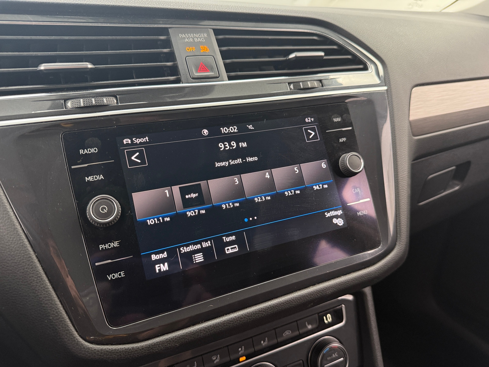 Thumbnail: 2020 Volkswagen Tiguan - 3