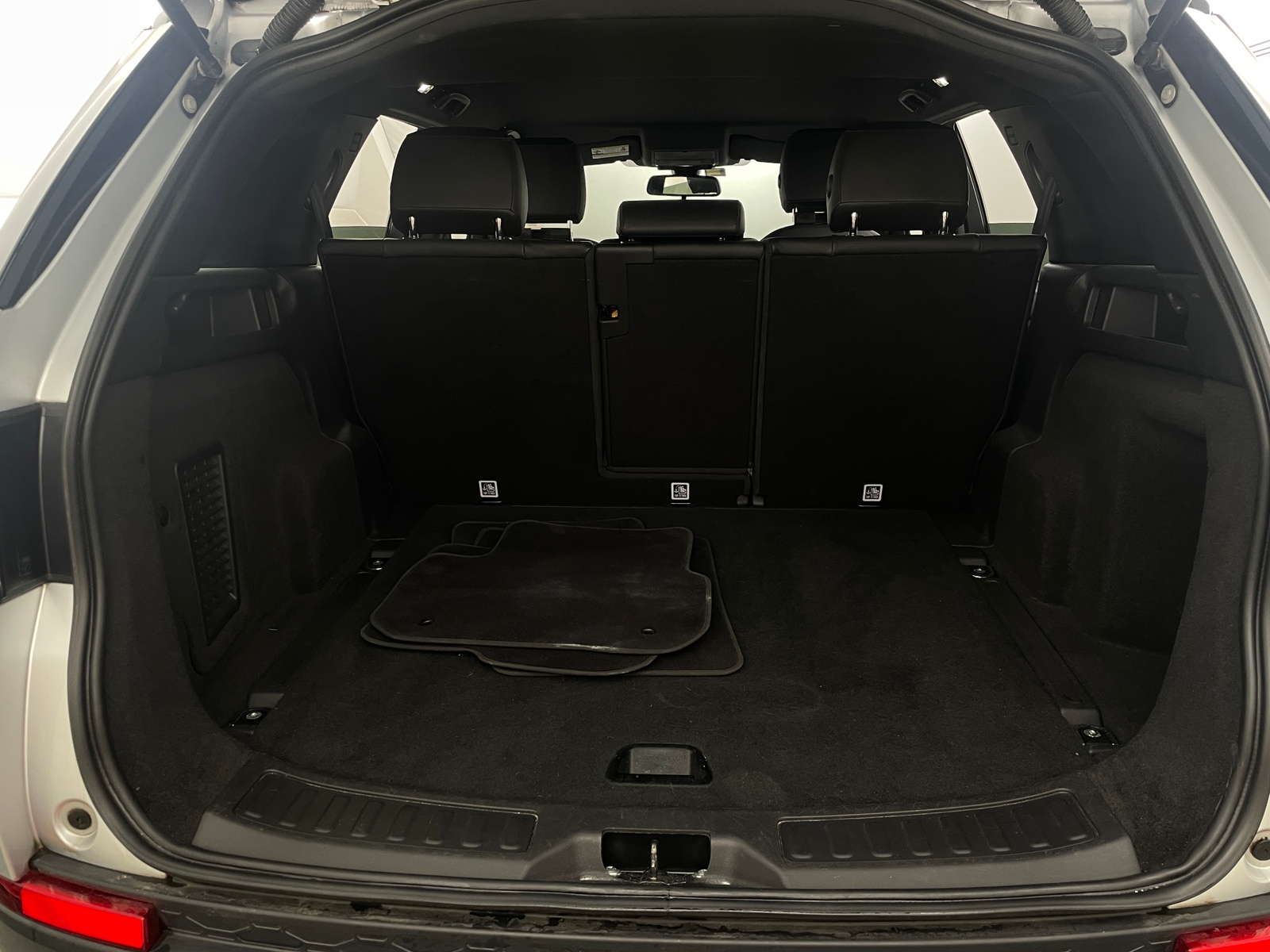 Thumbnail: 2019 Land Rover Discovery Sport - 6