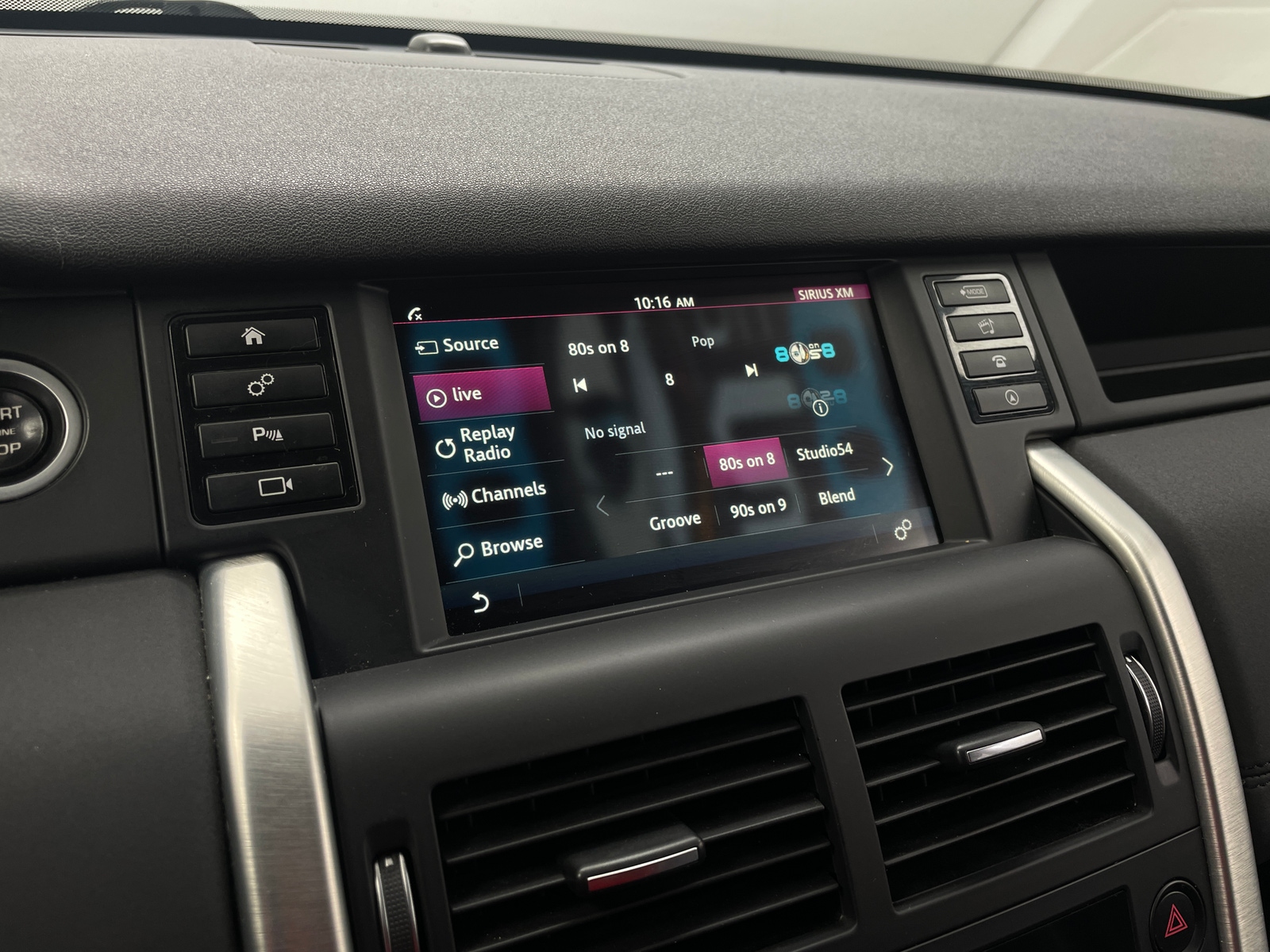 Thumbnail: 2019 Land Rover Discovery Sport - 3