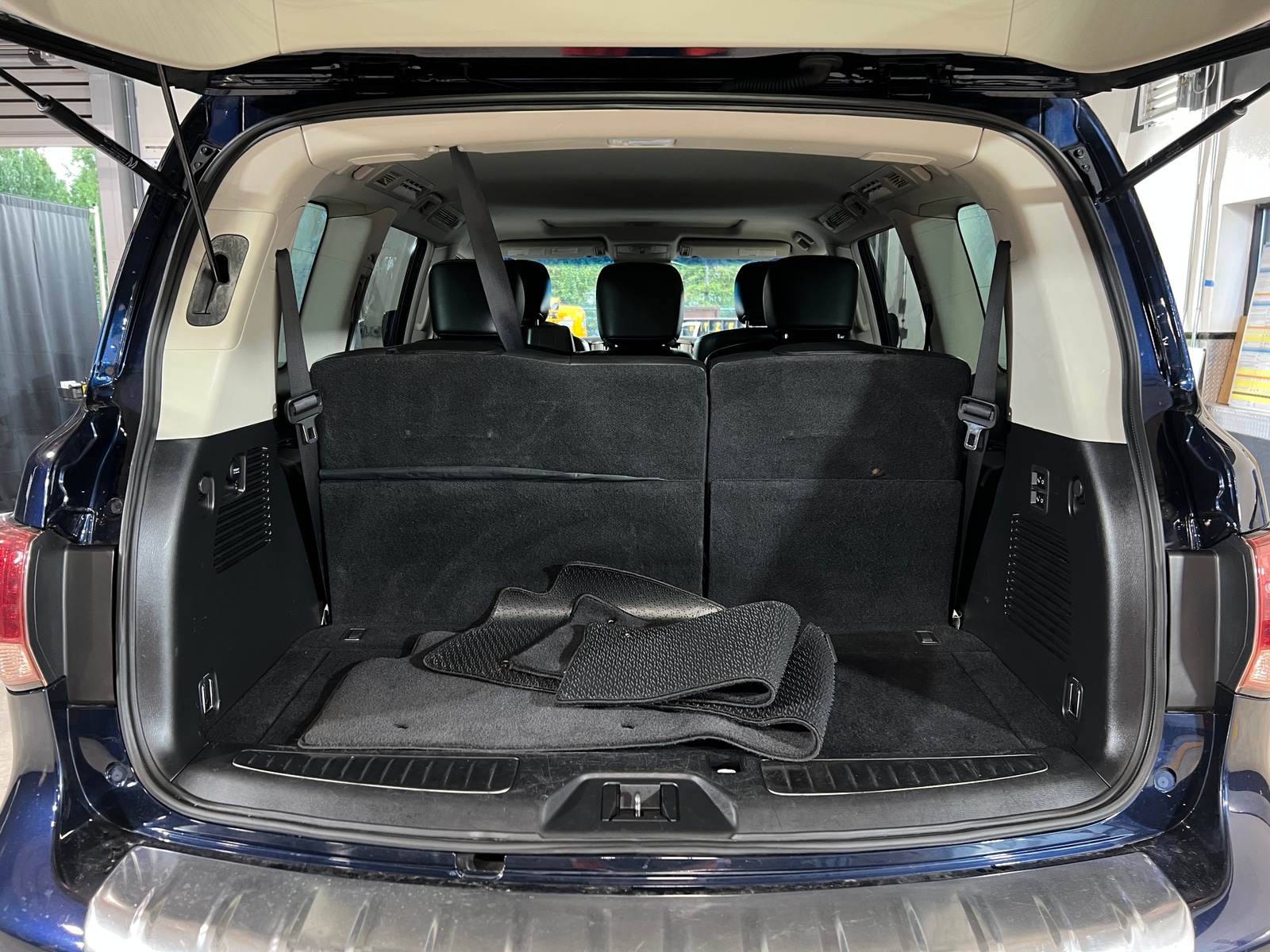 Thumbnail: 2017 INFINITI QX80 - 6