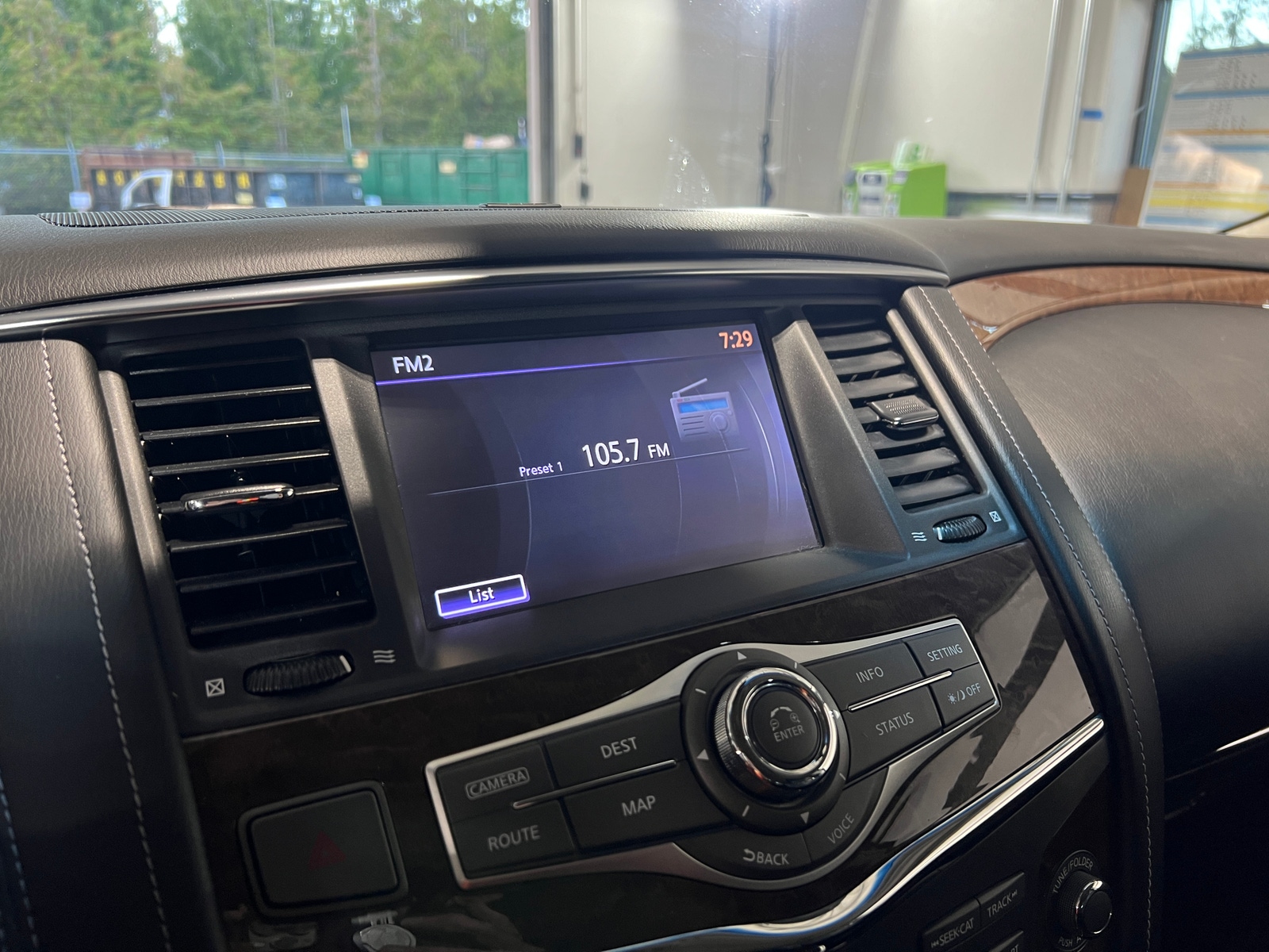 Thumbnail: 2017 INFINITI QX80 - 3