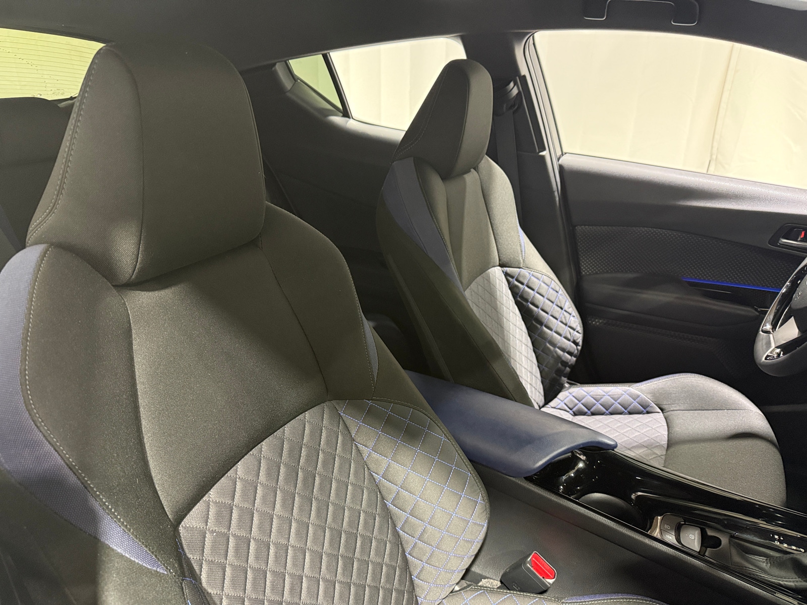 Thumbnail: 2020 Toyota C-HR - 2