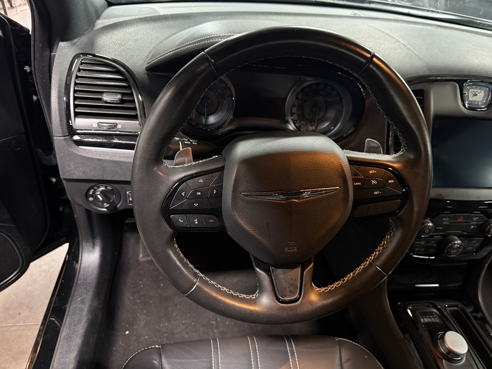 Thumbnail: 2020 Chrysler 300 - 4