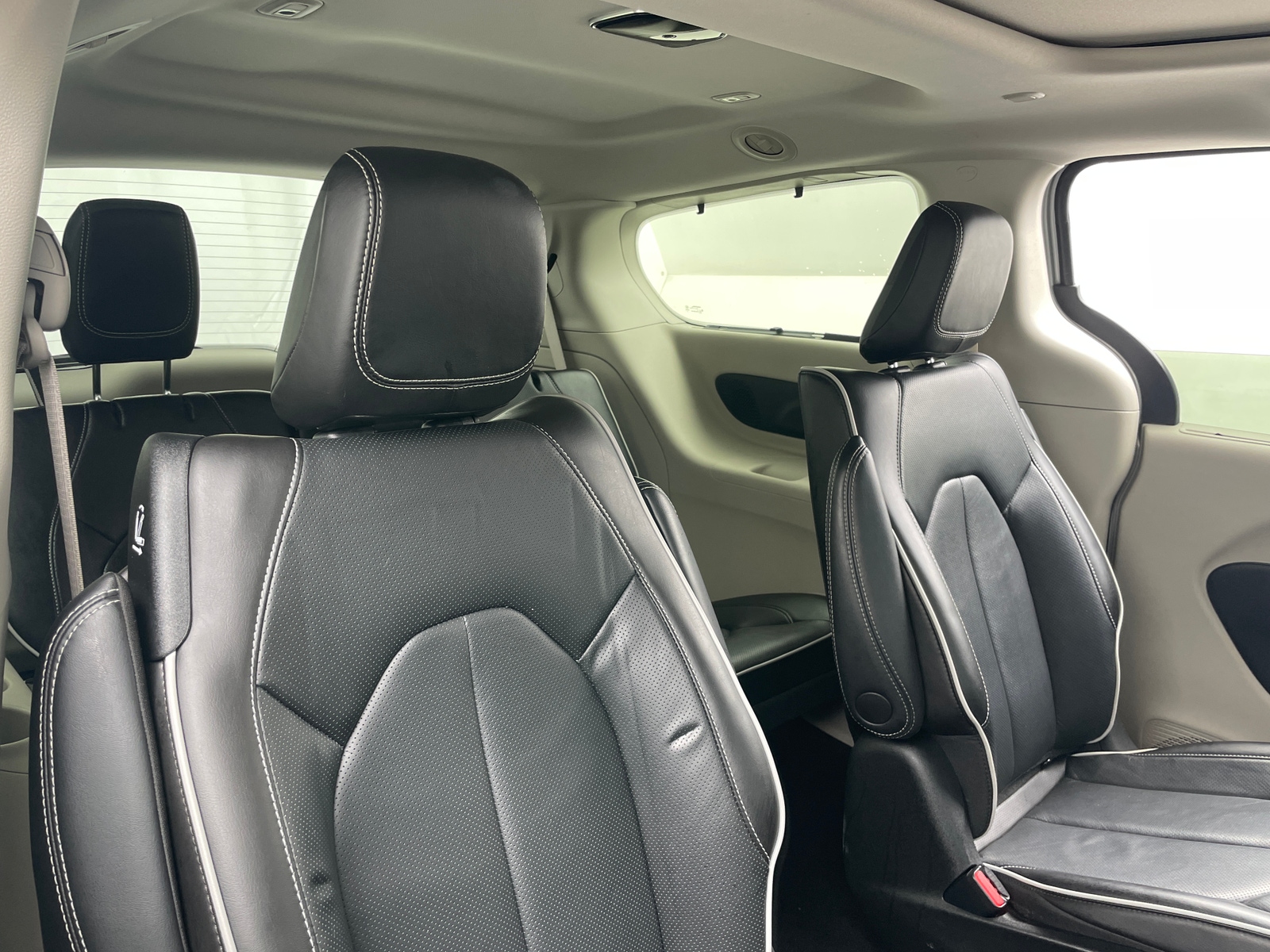 Thumbnail: 2022 Chrysler Pacifica - 6
