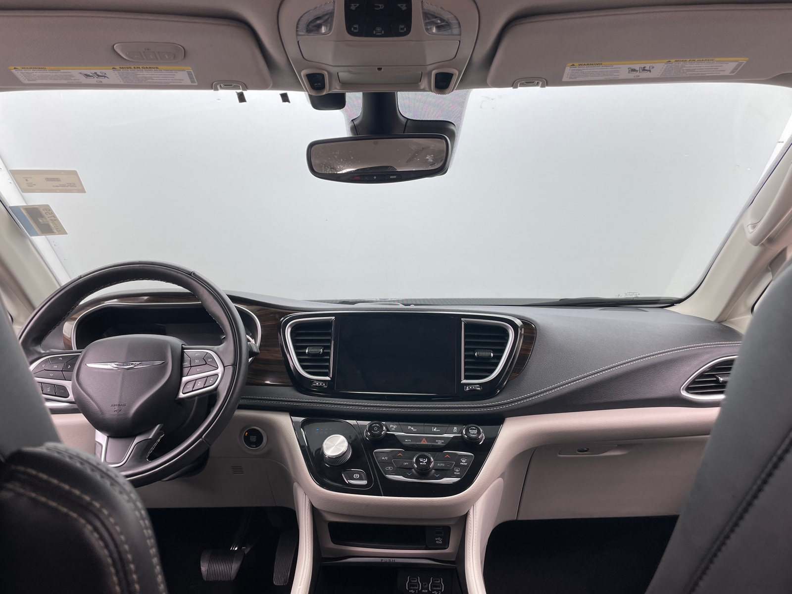 Thumbnail: 2022 Chrysler Pacifica - 3