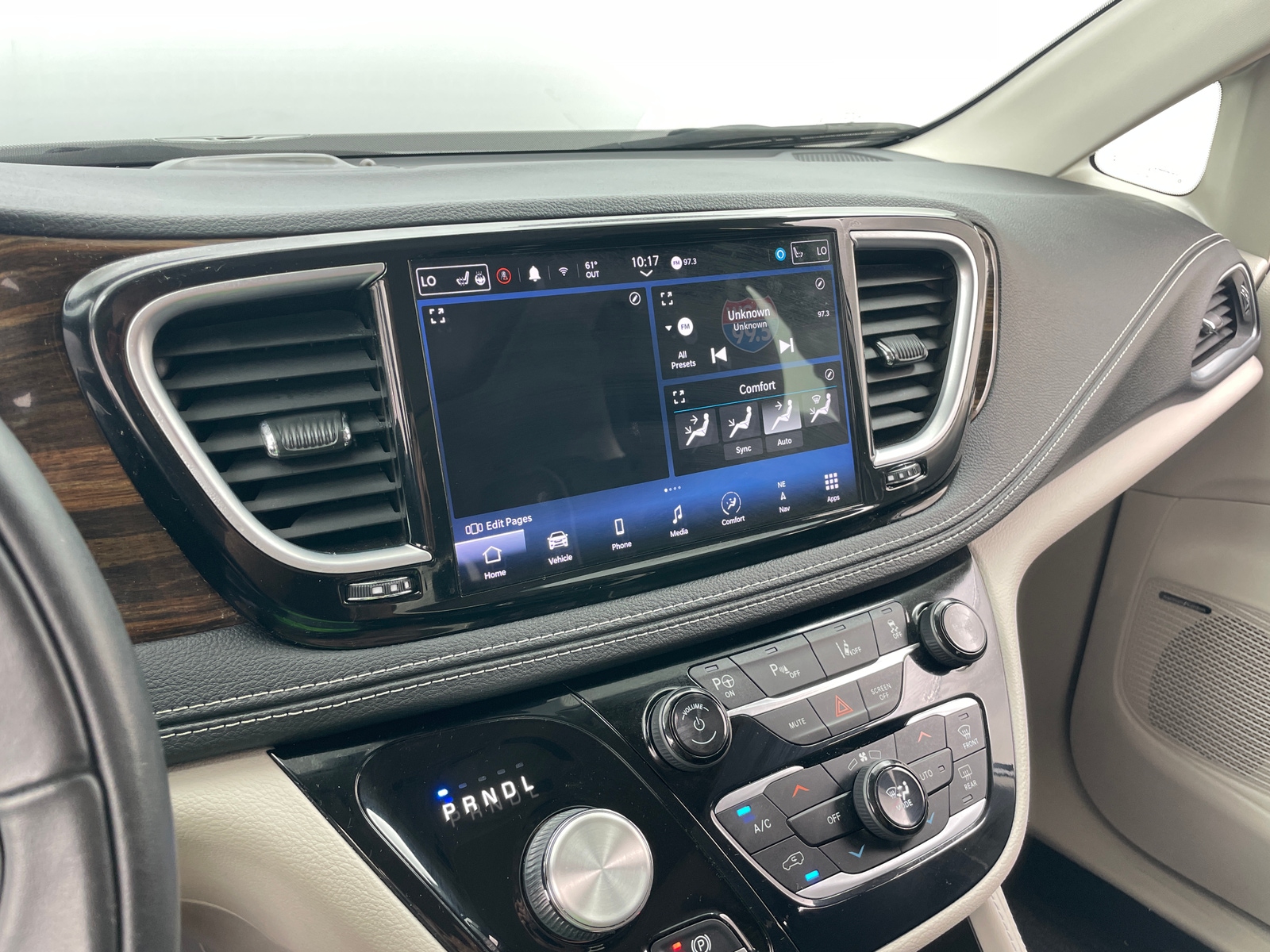 Thumbnail: 2022 Chrysler Pacifica - 4