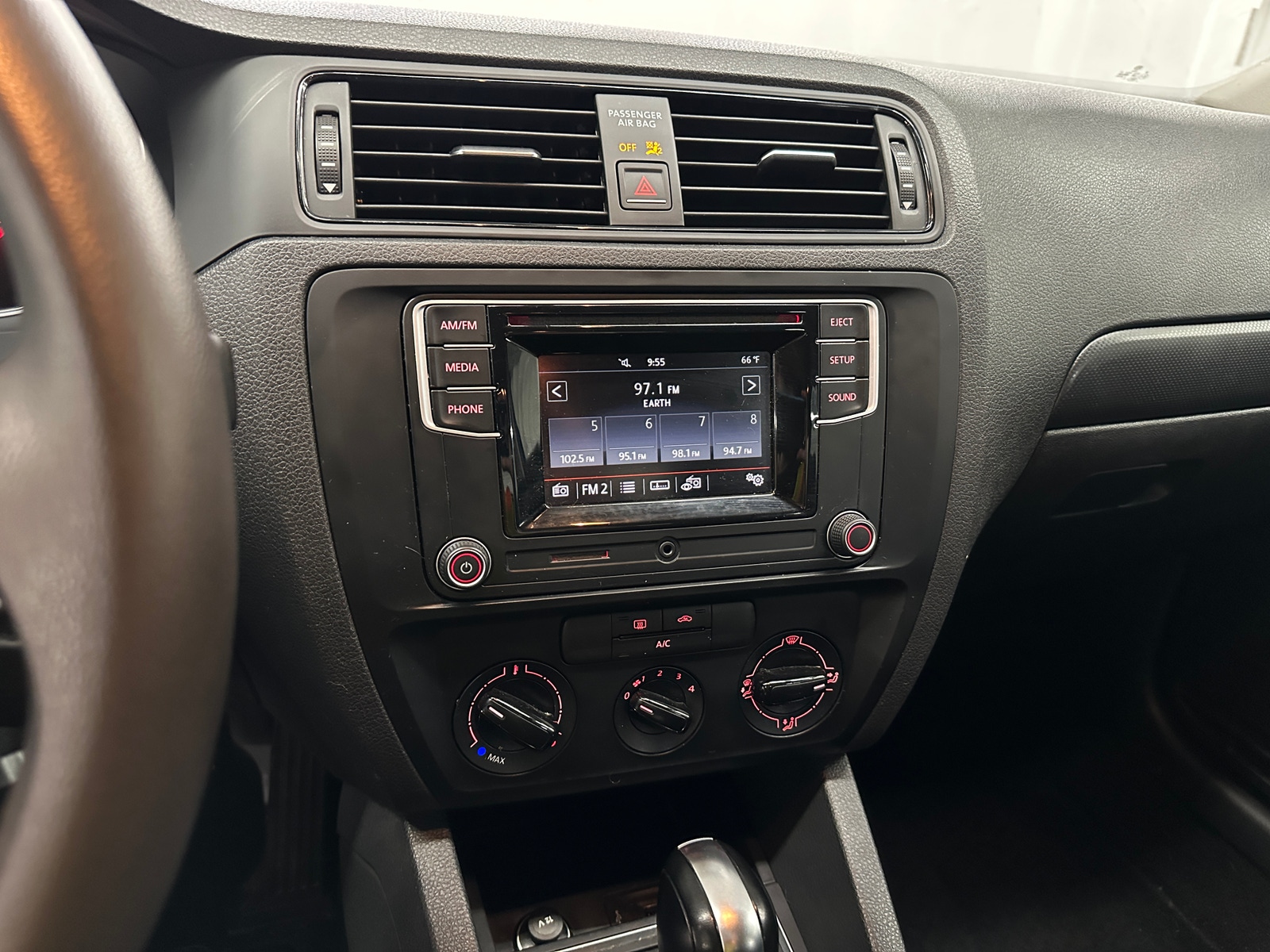 Thumbnail: 2016 Volkswagen Jetta - 4