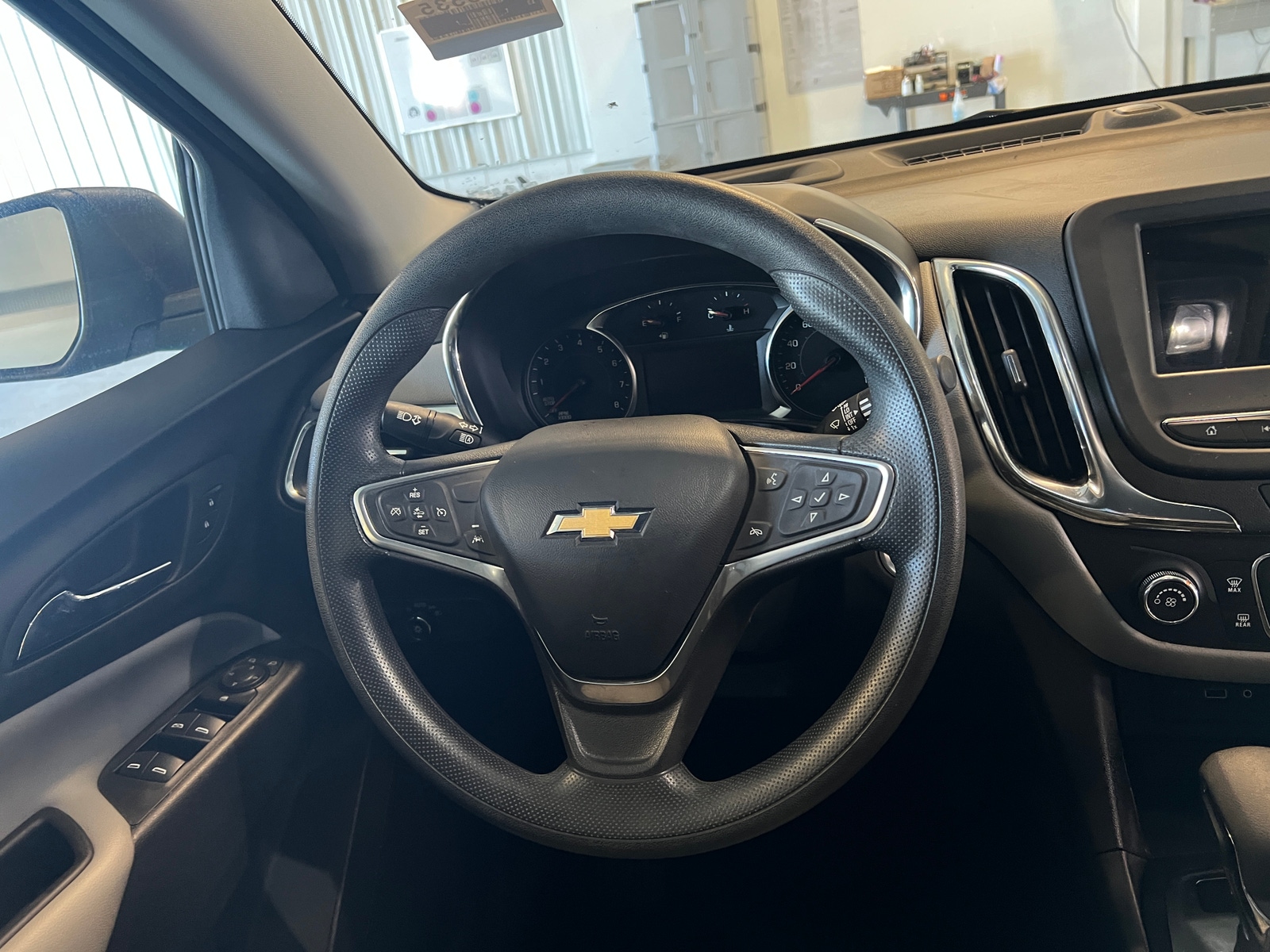 Thumbnail: 2022 Chevrolet Equinox - 5