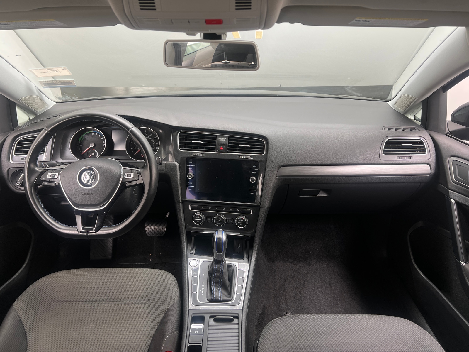 Thumbnail: 2019 Volkswagen e-Golf - 3