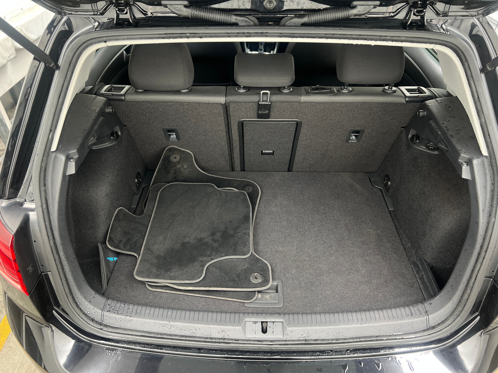 Thumbnail: 2019 Volkswagen e-Golf - 7