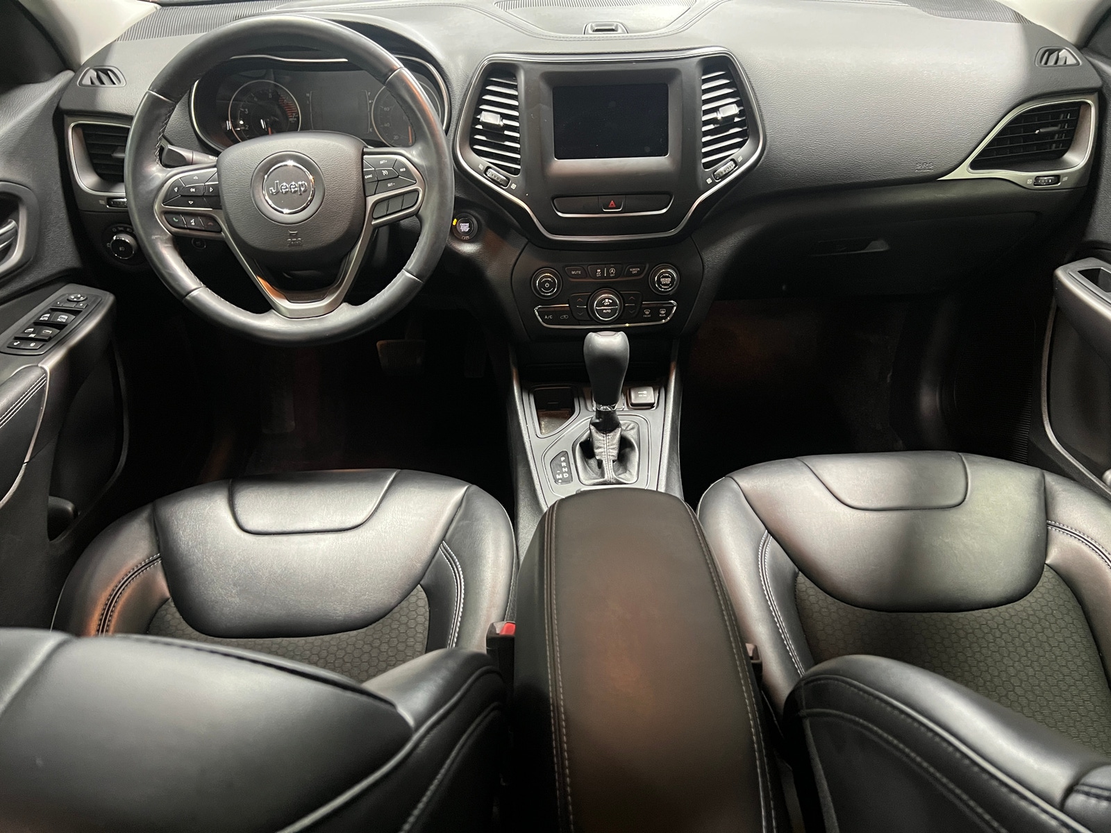 Thumbnail: 2019 Jeep Cherokee - 3