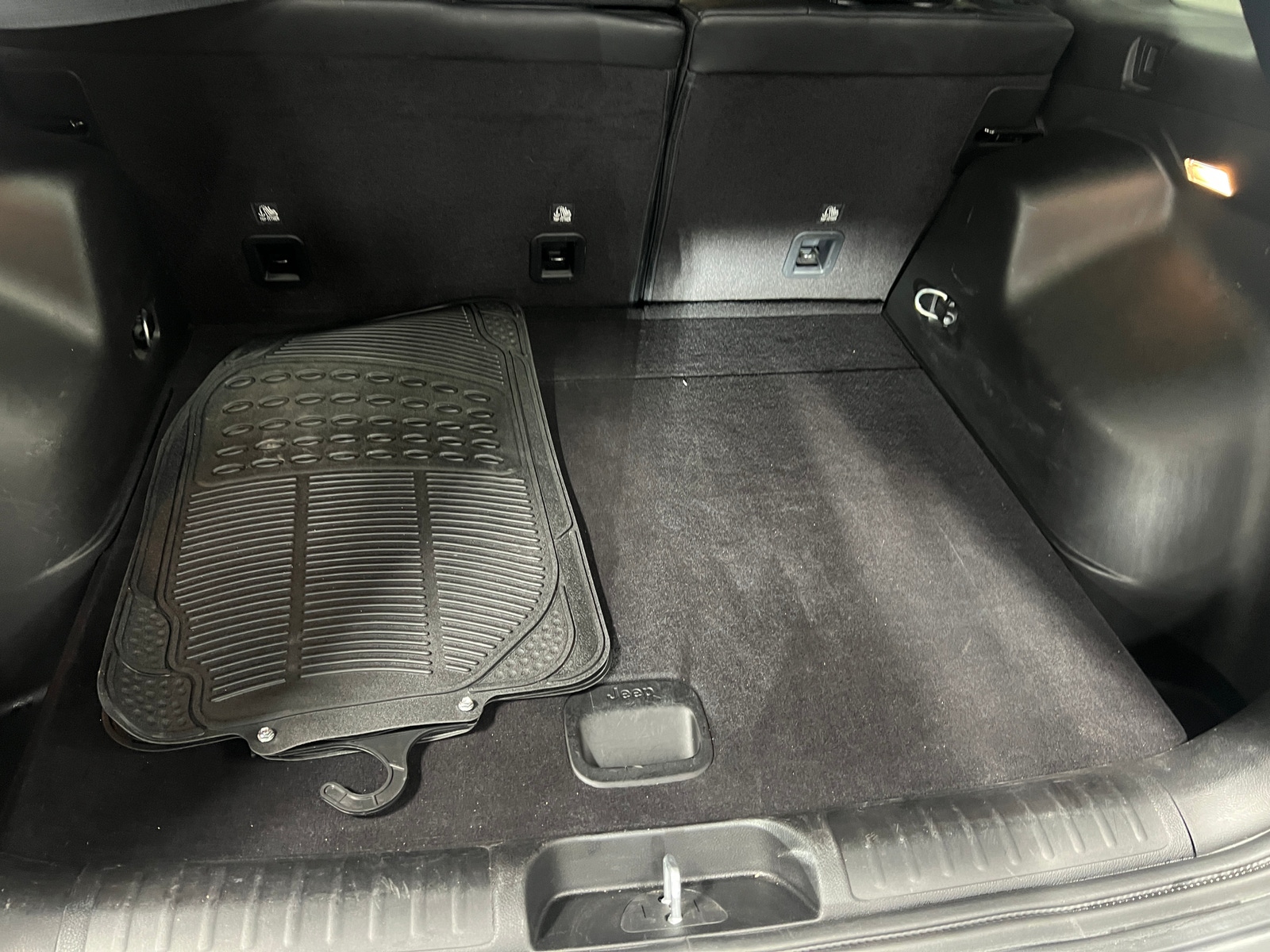 Thumbnail: 2021 Jeep Cherokee - 7