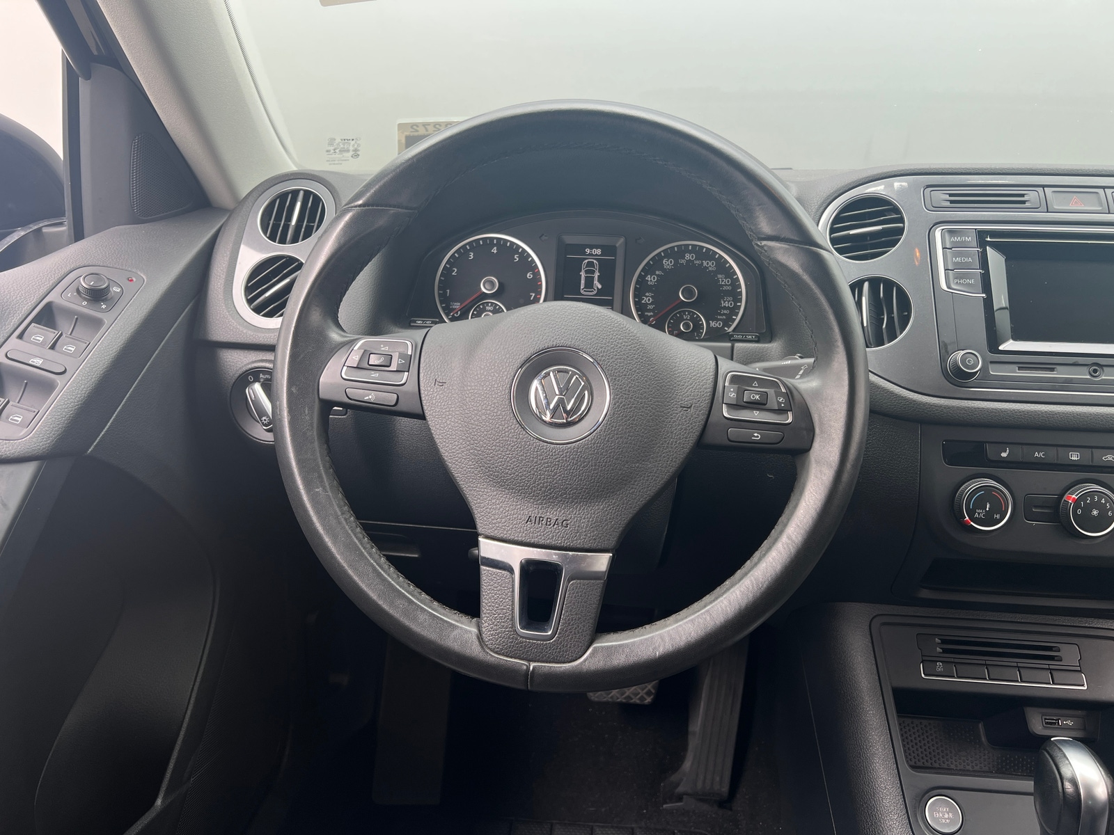 Thumbnail: 2016 Volkswagen Tiguan - 4