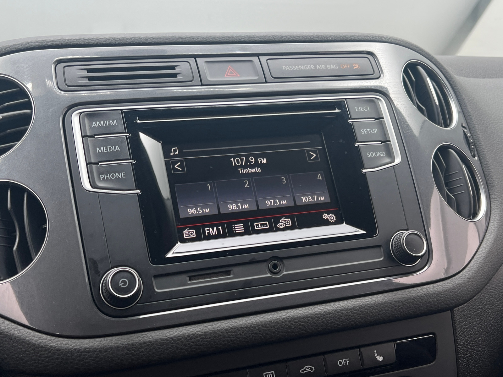 Thumbnail: 2016 Volkswagen Tiguan - 3