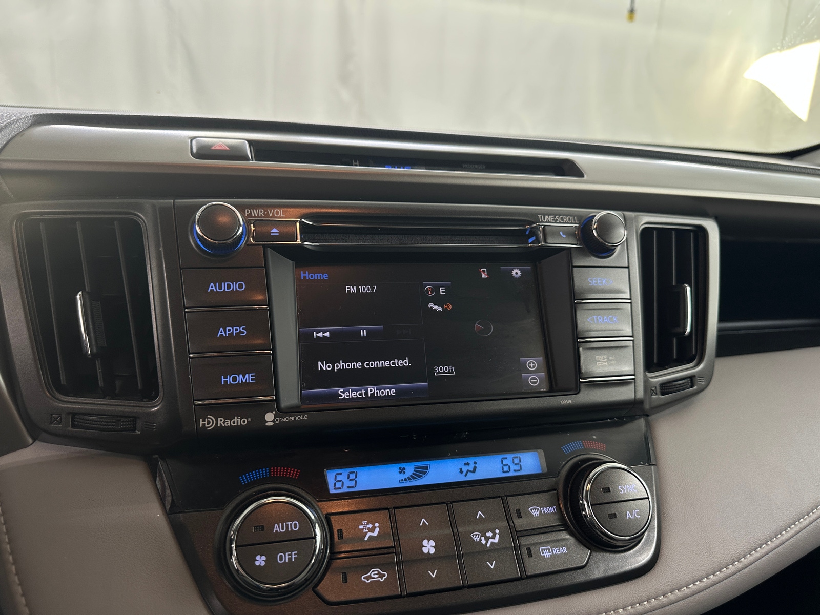 Thumbnail: 2014 Toyota RAV4 - 4