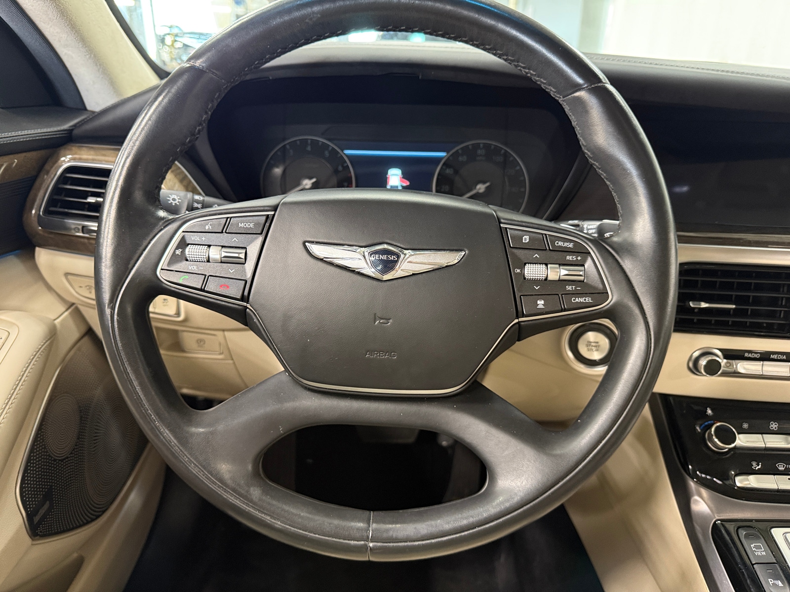 Thumbnail: 2017 Genesis G90 - 4