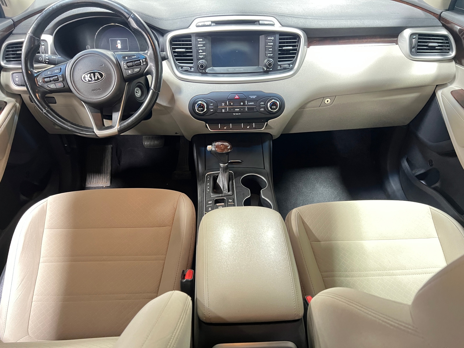 Thumbnail: 2018 Kia Sorento - 3